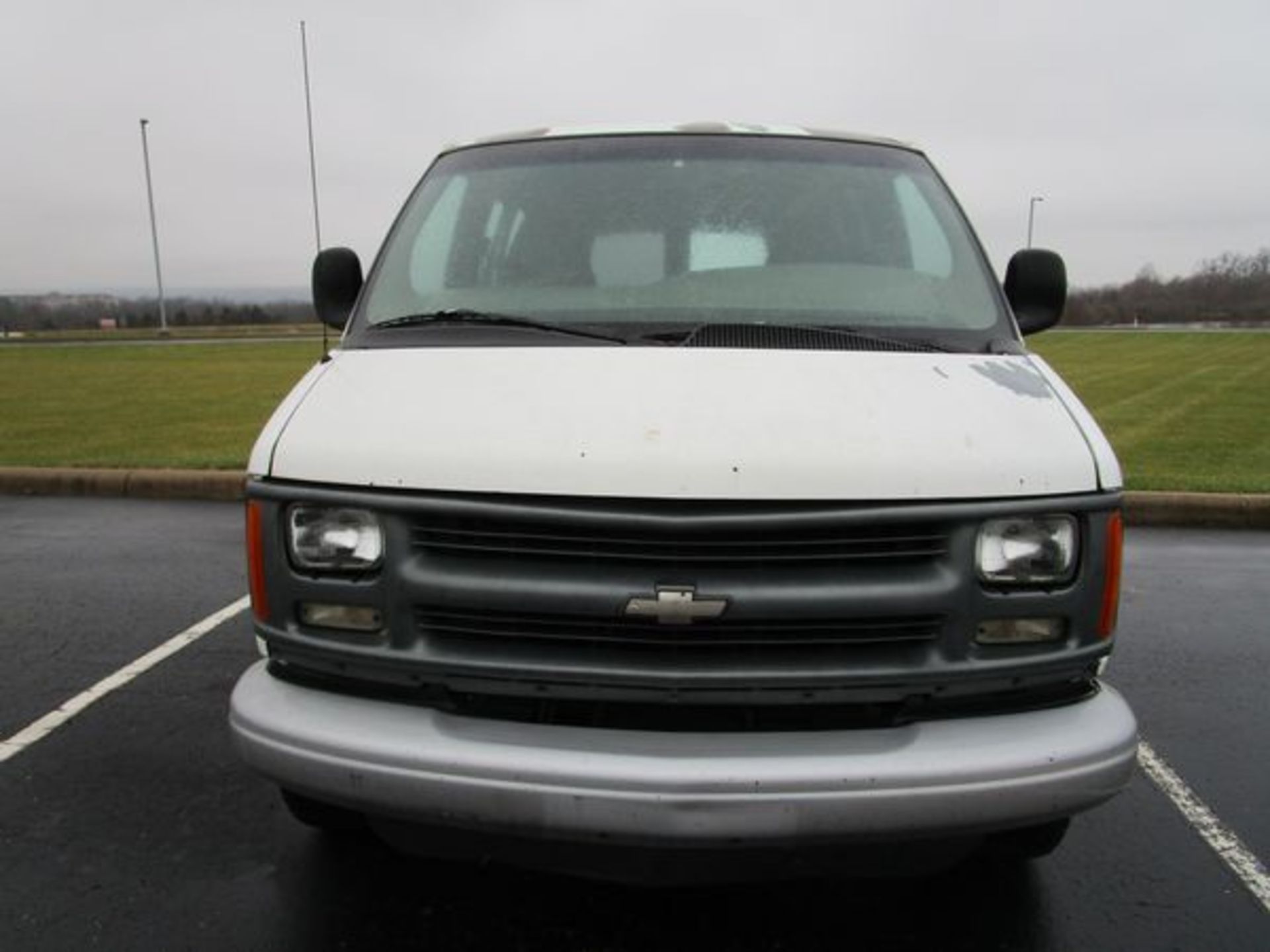 2001 Chevrolet G30 Express Van, v/n 1GCHG35R51170275, 218,623 Miles - Image 2 of 5