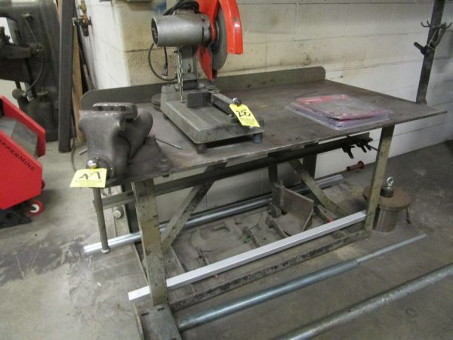 5' X 32" Steel Welding Table w/4" Vise