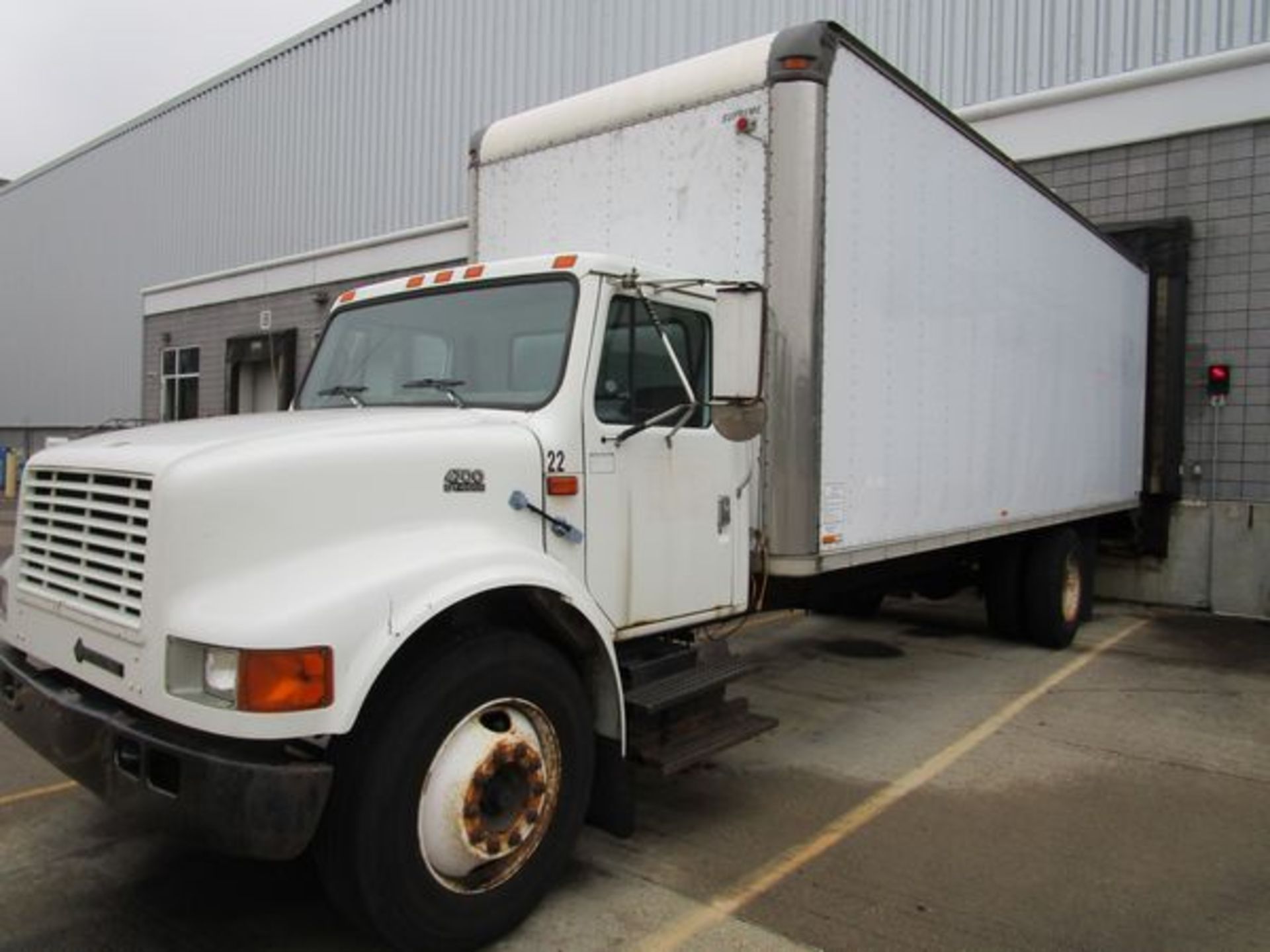 1999 International 4700 DT466 Box Truck VIN 1HTSCAAM8XH667095, 24' Supreme Box, 265,331 Miles - Image 3 of 7