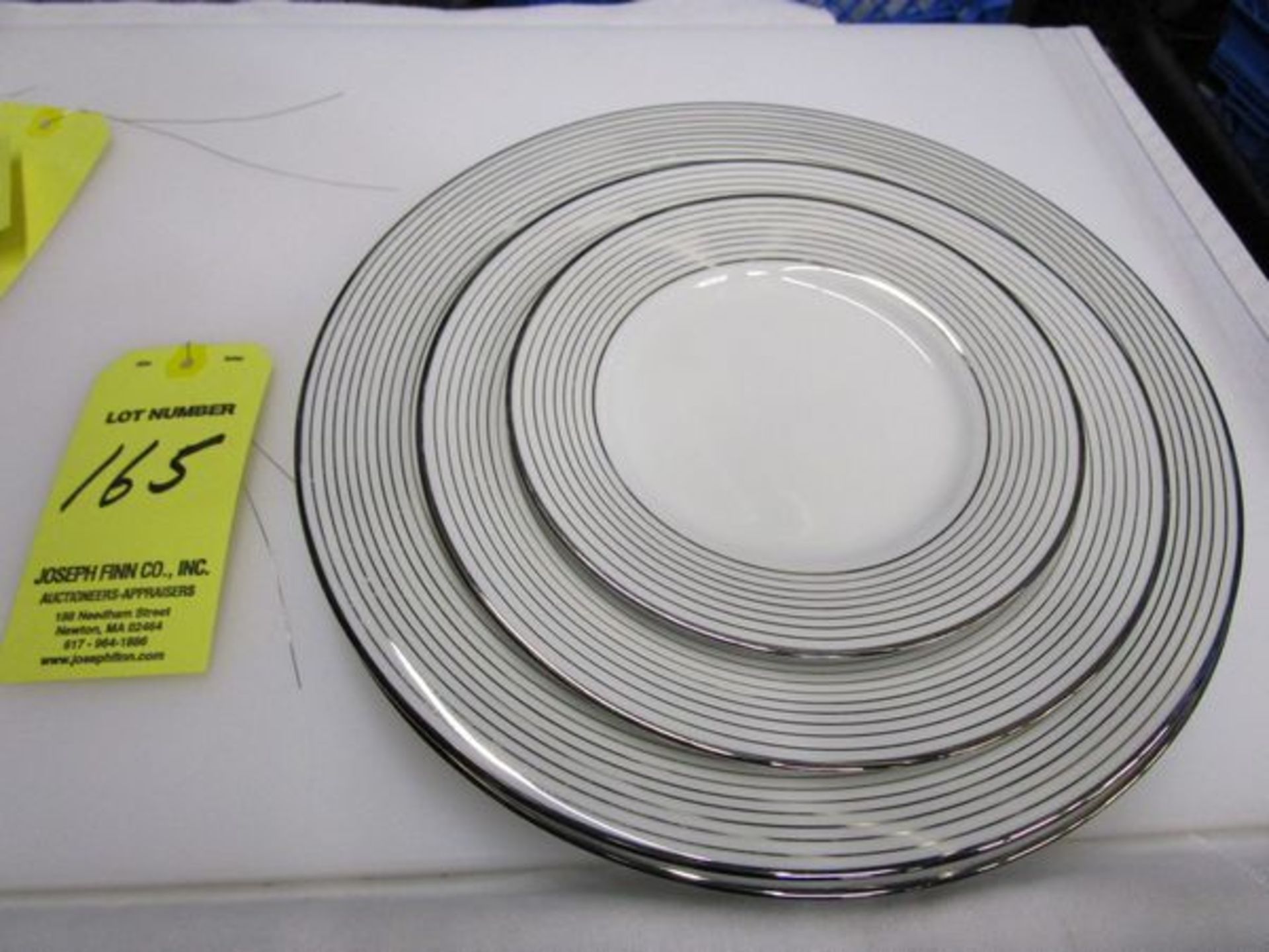 LOT Approx. (900) Muirfield Platinum Lines Plates