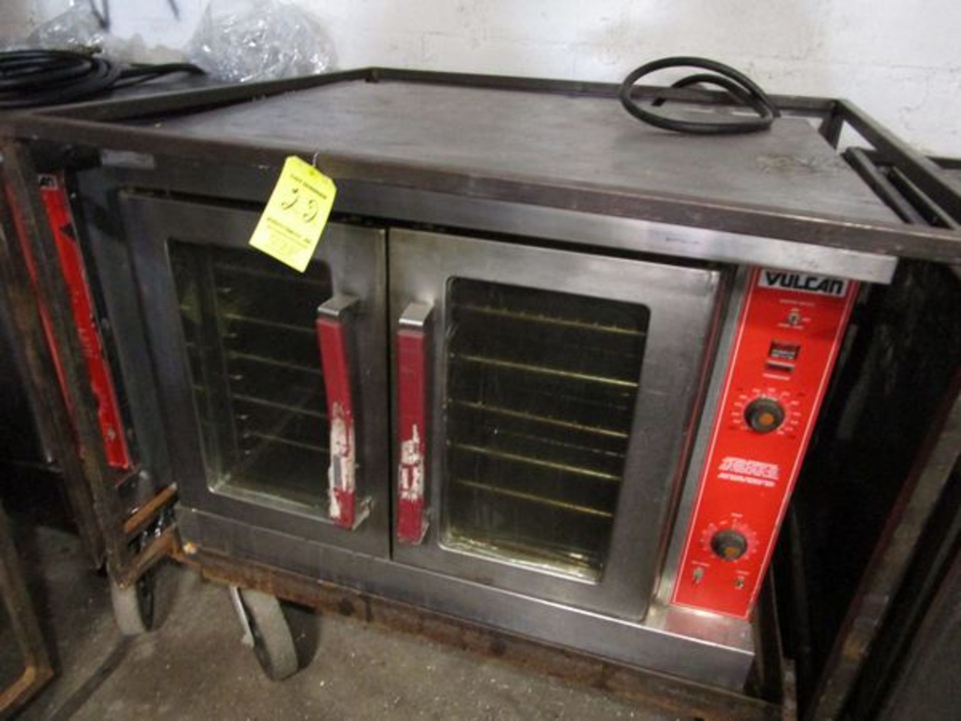 Vulcan 2-Door Port. LP Full Size Convection Oven