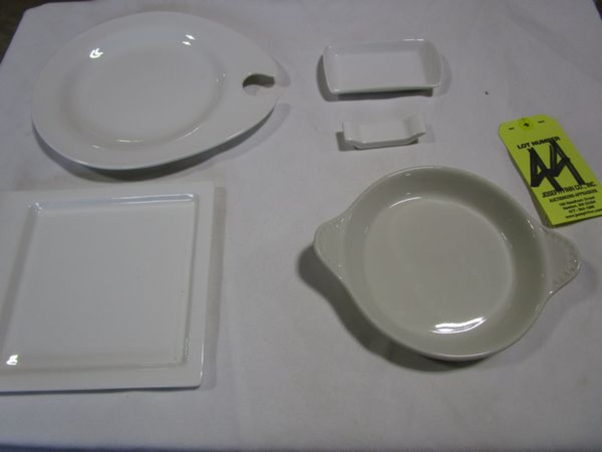 LOT (758) Tapas 8" x 7" Plates, (476) 5" x 3" Rectangle Plates, (204) White Rim 9.5" Hors d'oeuvre