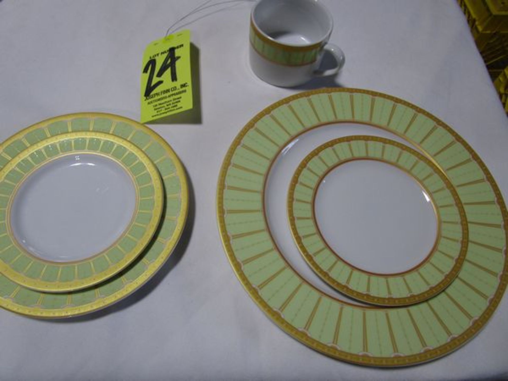 LOT Tiffany Chartreuse Set w/(269) Coffee Mugs, (524) 10" Dinner Plates, (271) 8" Plates, (350)