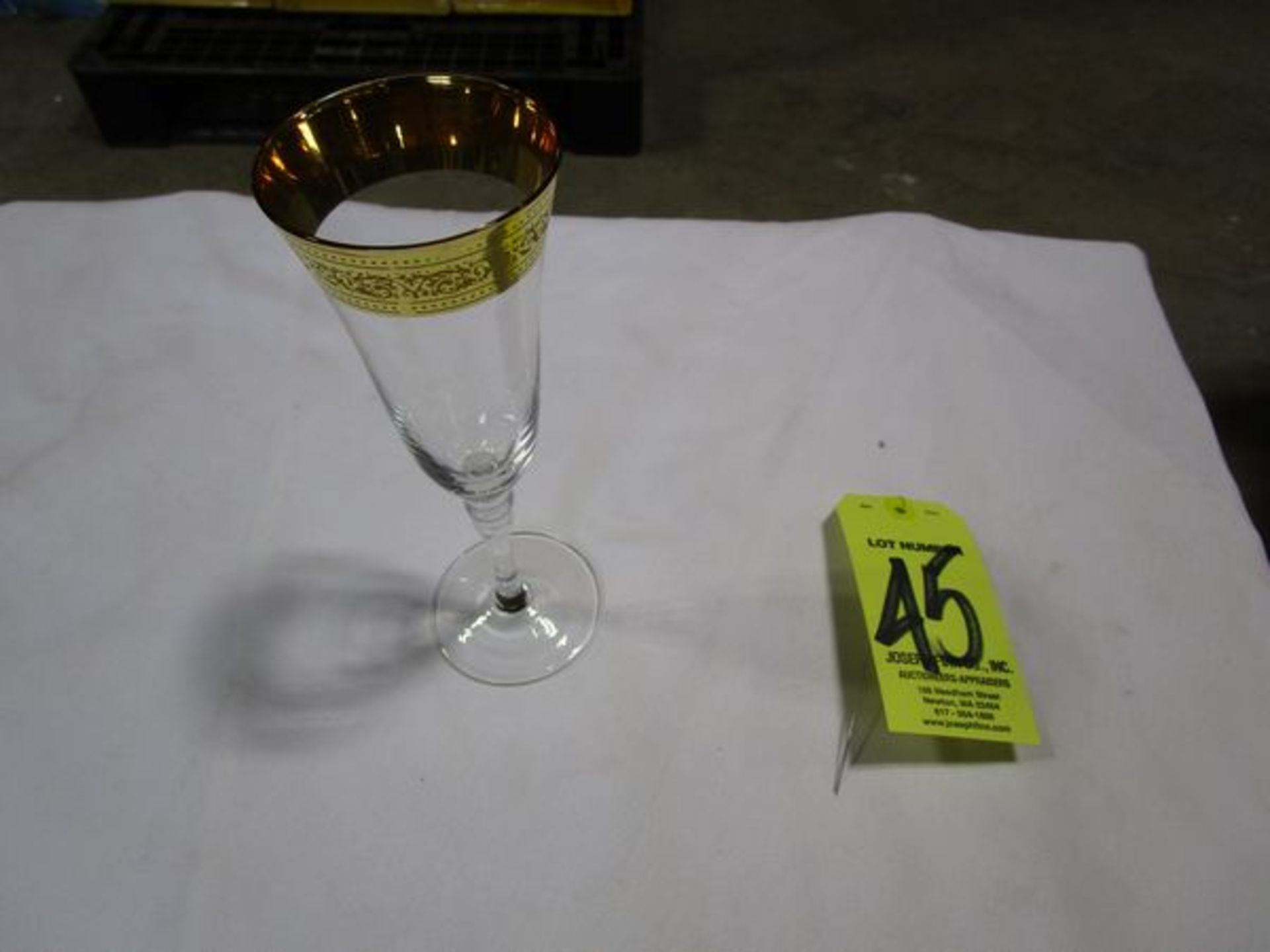 LOT (478) Magnificense Champagne Glasses on Pallet