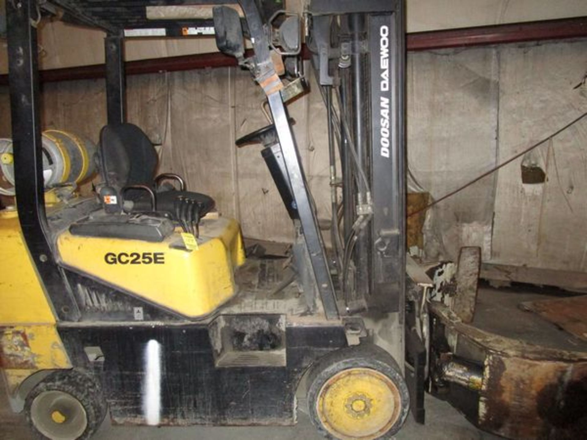 Doosan GC25E LPG Clamp Truck, s/n FQ-00732, 4450 Lb., 4533 Hrs., Cascade 24" Clamp (Located in