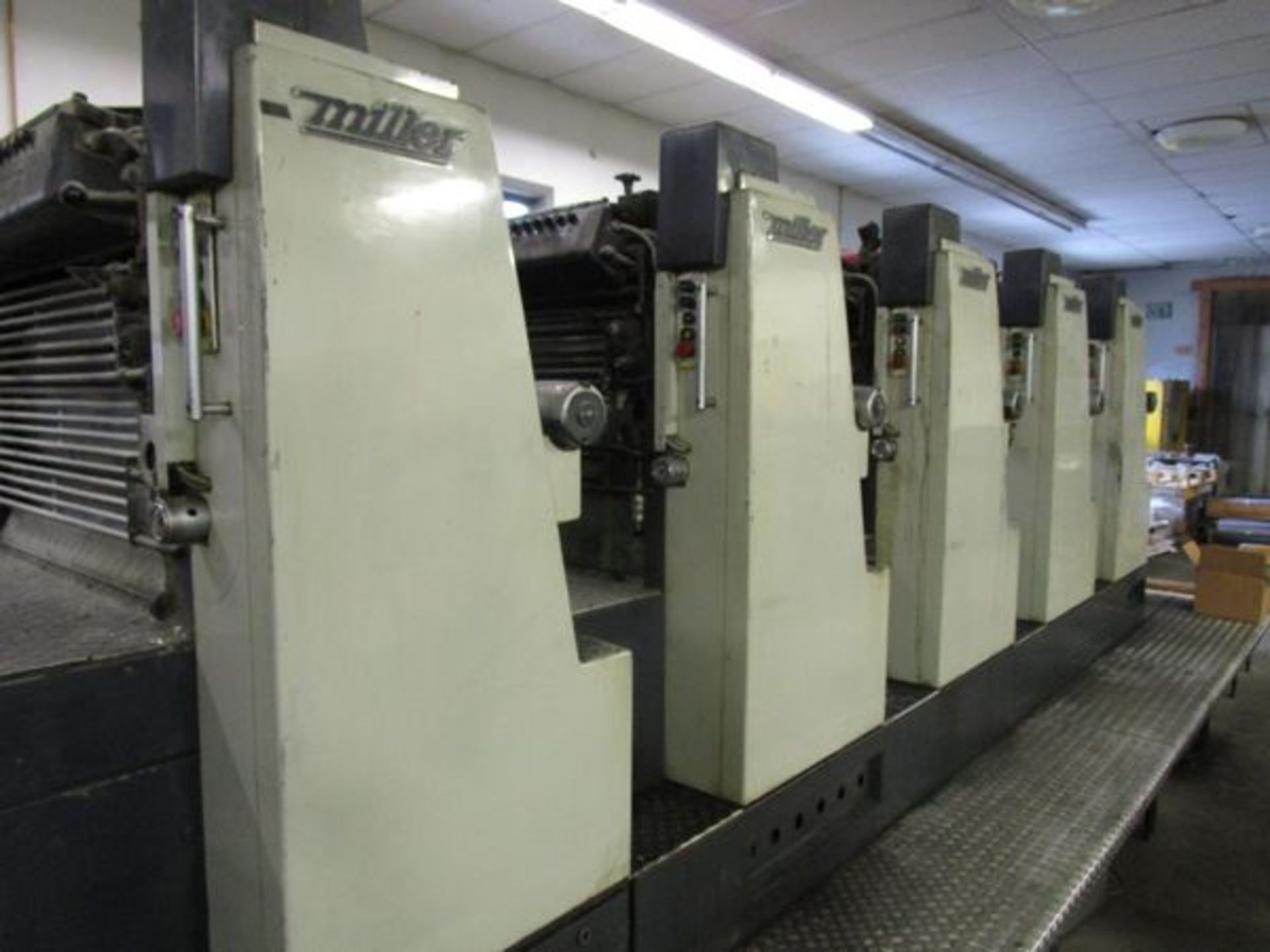Miller TP74 5/C 29" Offset Sheet Fed Perfector s/n G21086 w/C3 Console (Located in Palmer, MA) - Image 4 of 6