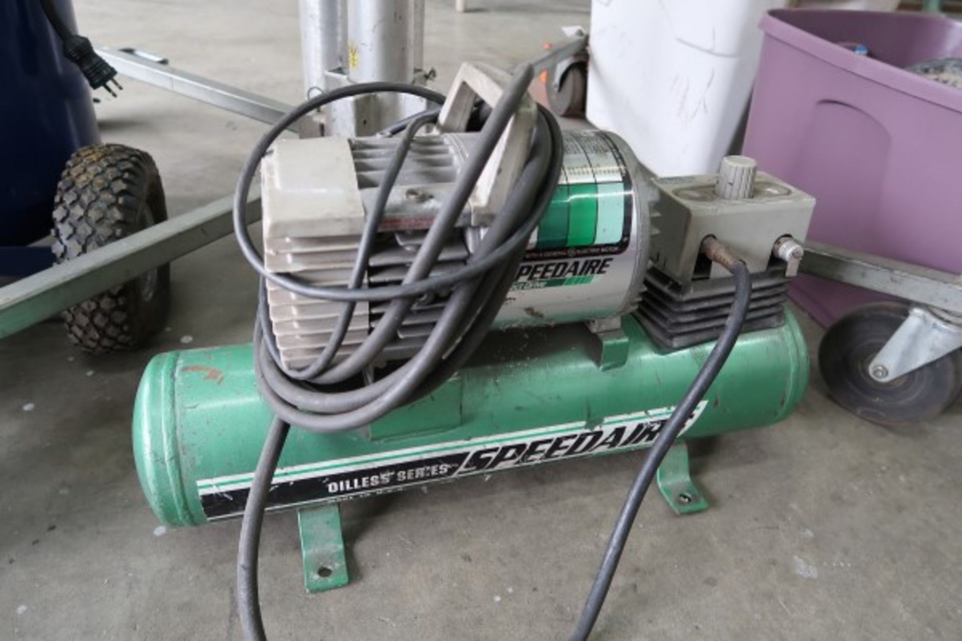 SPEEDAIRE PORTABLE AIR COMPRESSOR MODEL 3Z922B 3/4 HP 1PH