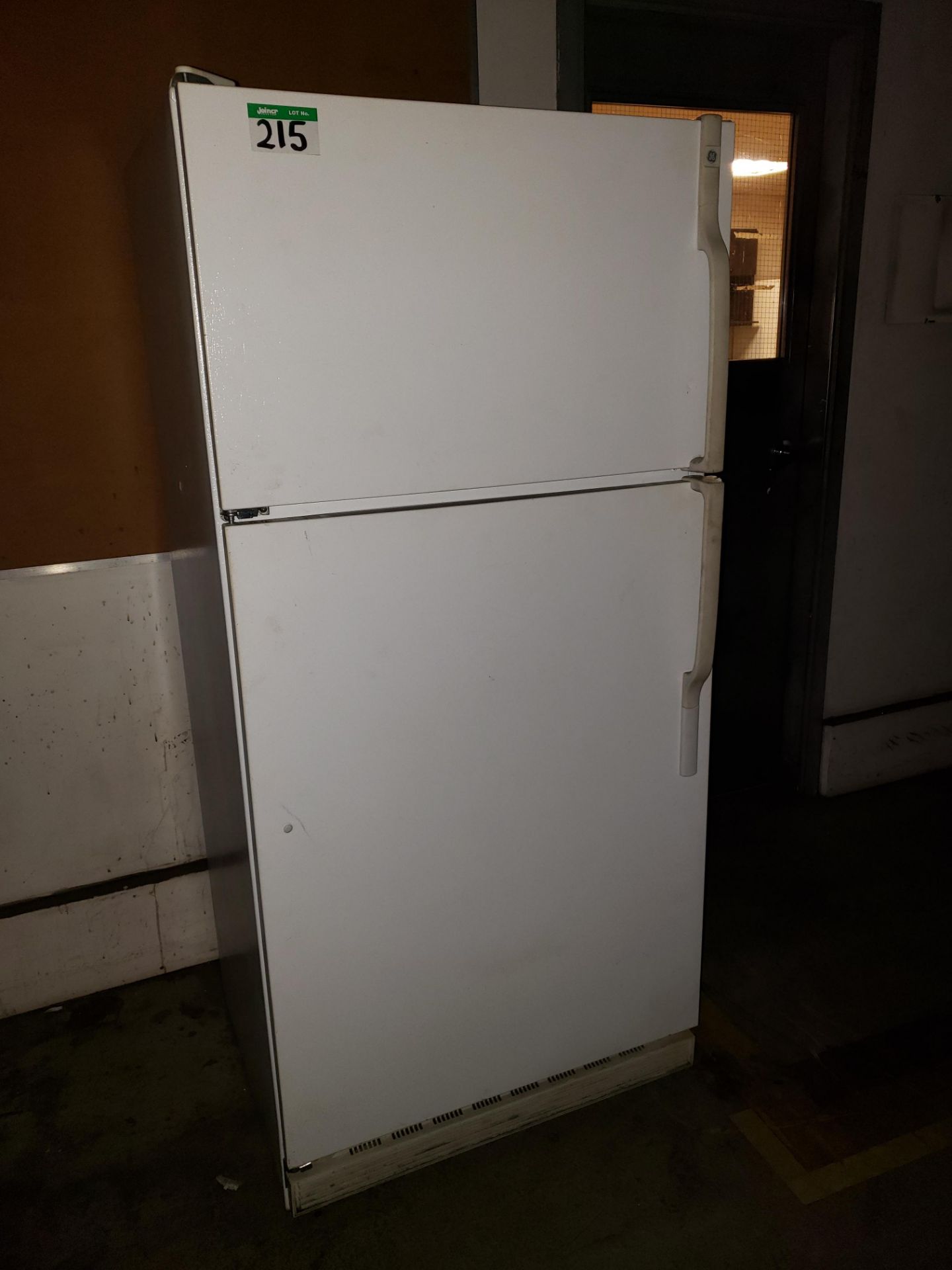 WHITE 2-DOOR FRIDGE