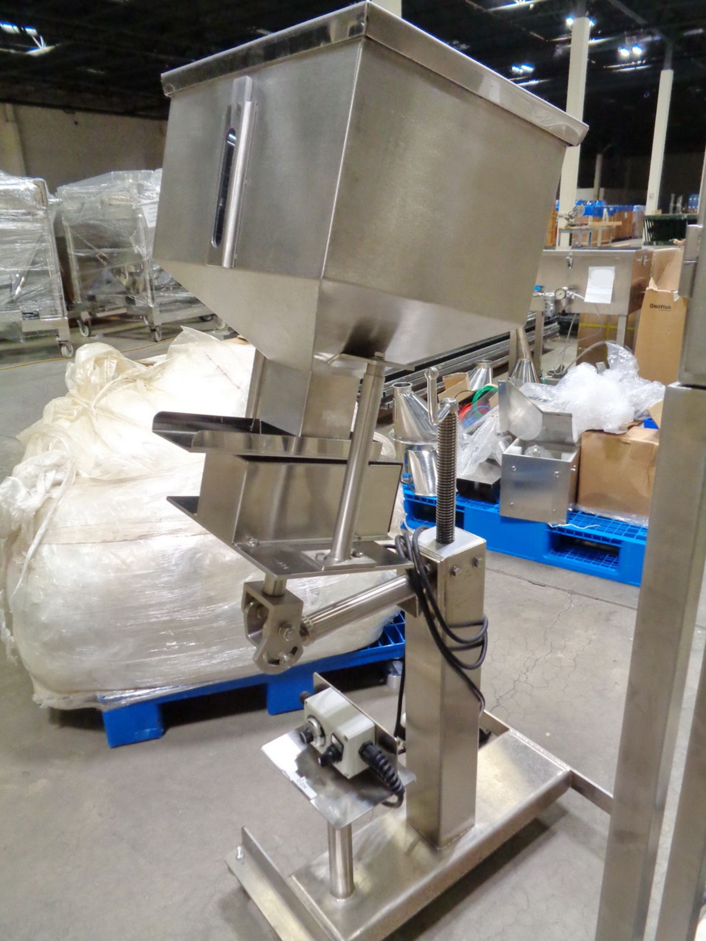 SS Portable Adjustable Height Vibratory product feeder w/hopper - Image 3 of 5