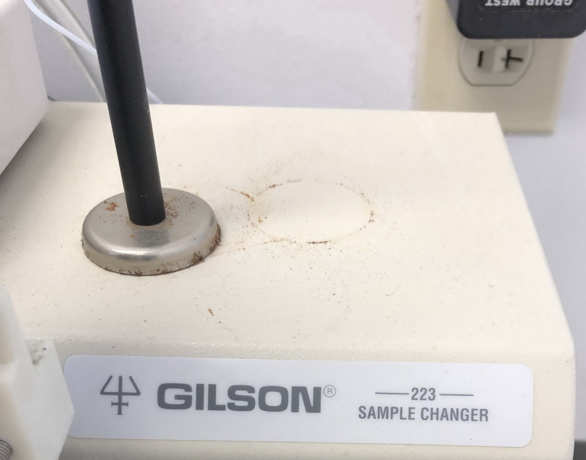 Gilson 223 Sample Changer with Gilson Minipuls3 Peristaltic Pump - Image 3 of 3