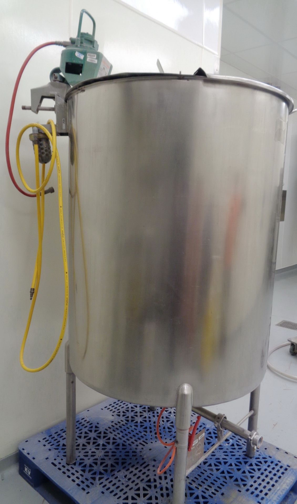 Vertical Stainless Steel Mixing Tank, approximately 200 gallon, dished bottom - Image 3 of 8