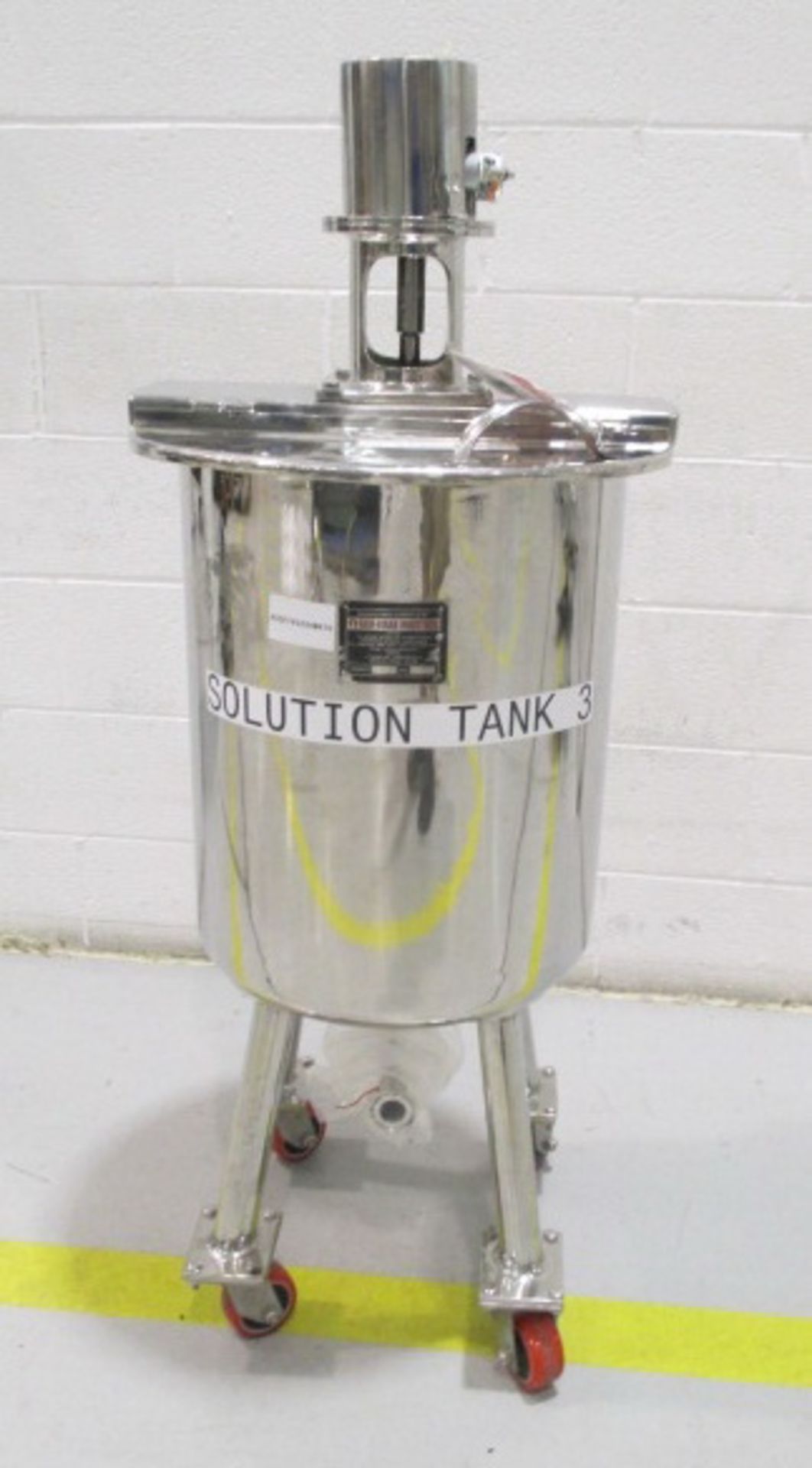 Sanitary 50 liter Portable Stainless Steel Tank, top entering Gast pneumatic agitator