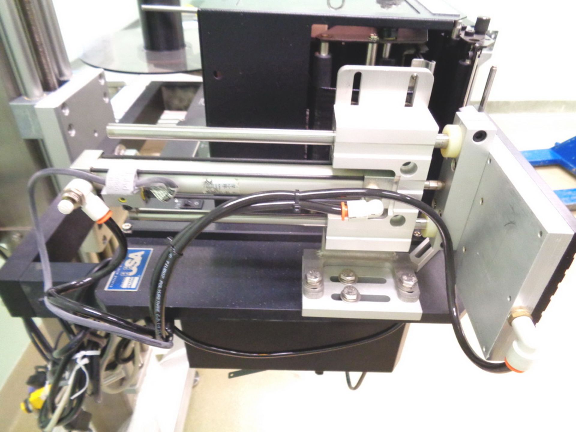 Quadrel Print and Apply Pressure Sensitive Carton Labeler, Model Q31-LS8490, S/N 57957-01 - Image 5 of 11