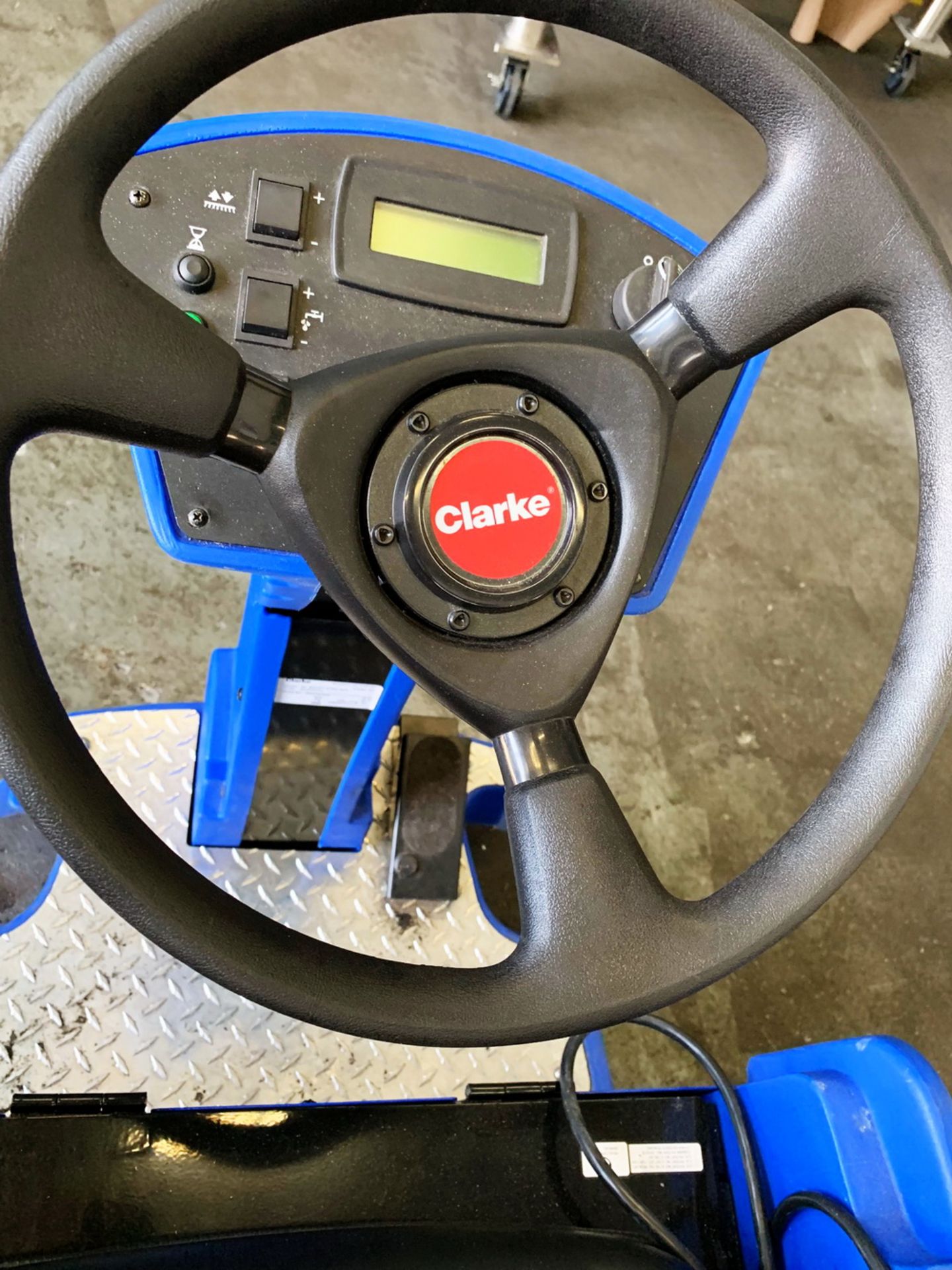 Clarke 32" Boost STRG WHL Electric Floor Scrubber - Image 3 of 4