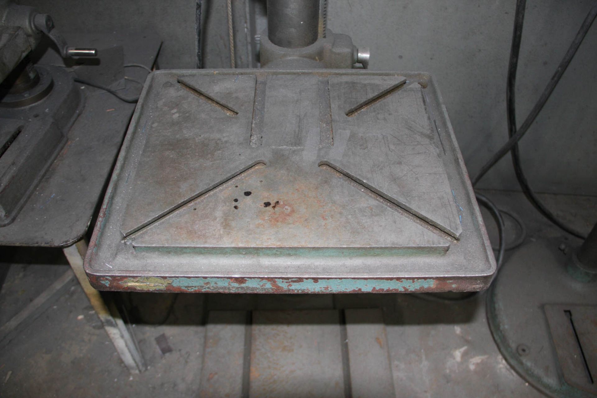 22" ENCO MDL.126-2220 FLOOR TYPE DRILL PRESS, DRILL CHUCK, 180-4200 RPM, 13-1/2" X 16" TABLE, SINGLE - Image 3 of 3