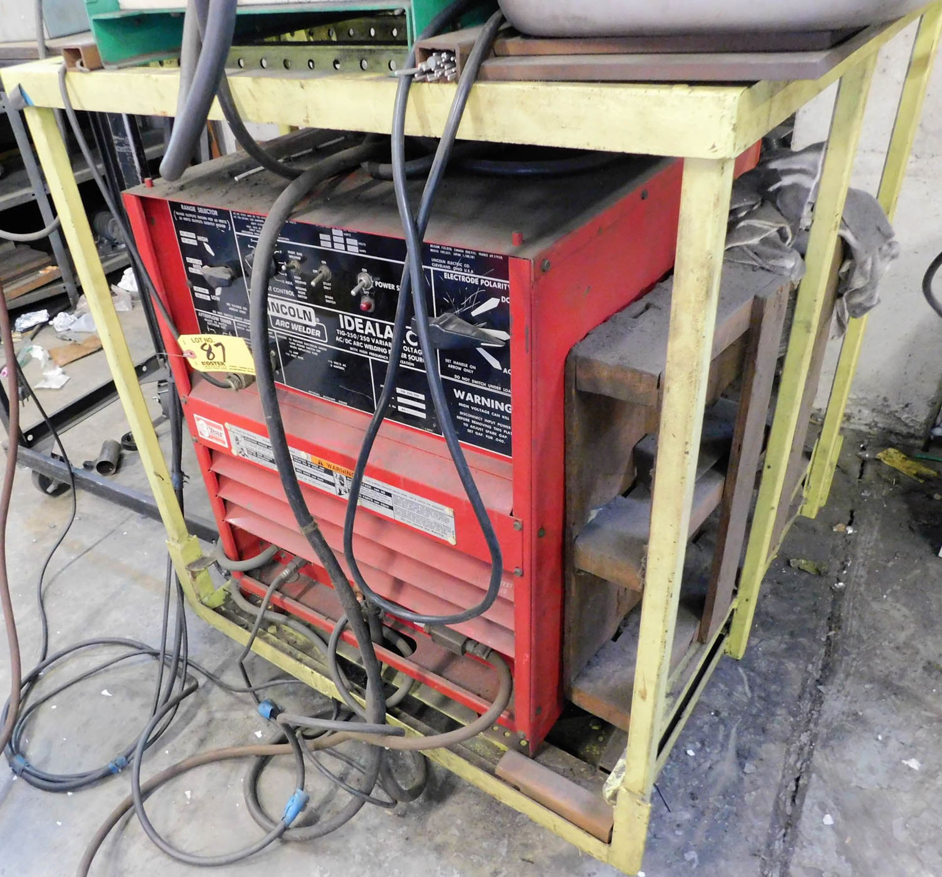 LINCOLN ELECTRIC IDEALARC ARC WELDER TIG 250/250 VARIABLE VOLTAGE WITH BERNARD CHILLER & CART, S/