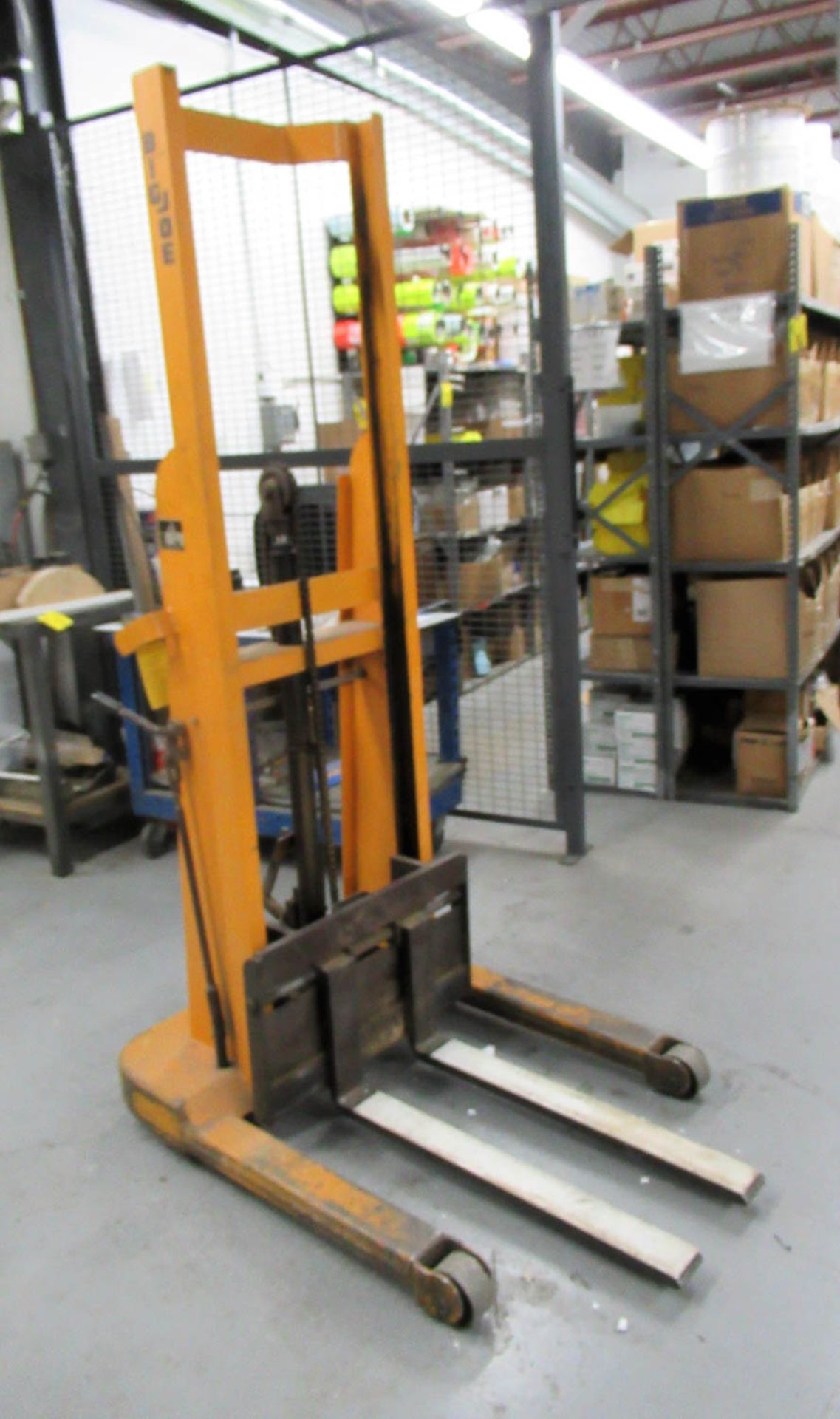 BIG JOE MDL. 21A64 LIFT, 1000# CAPACITY, S/N: 305639