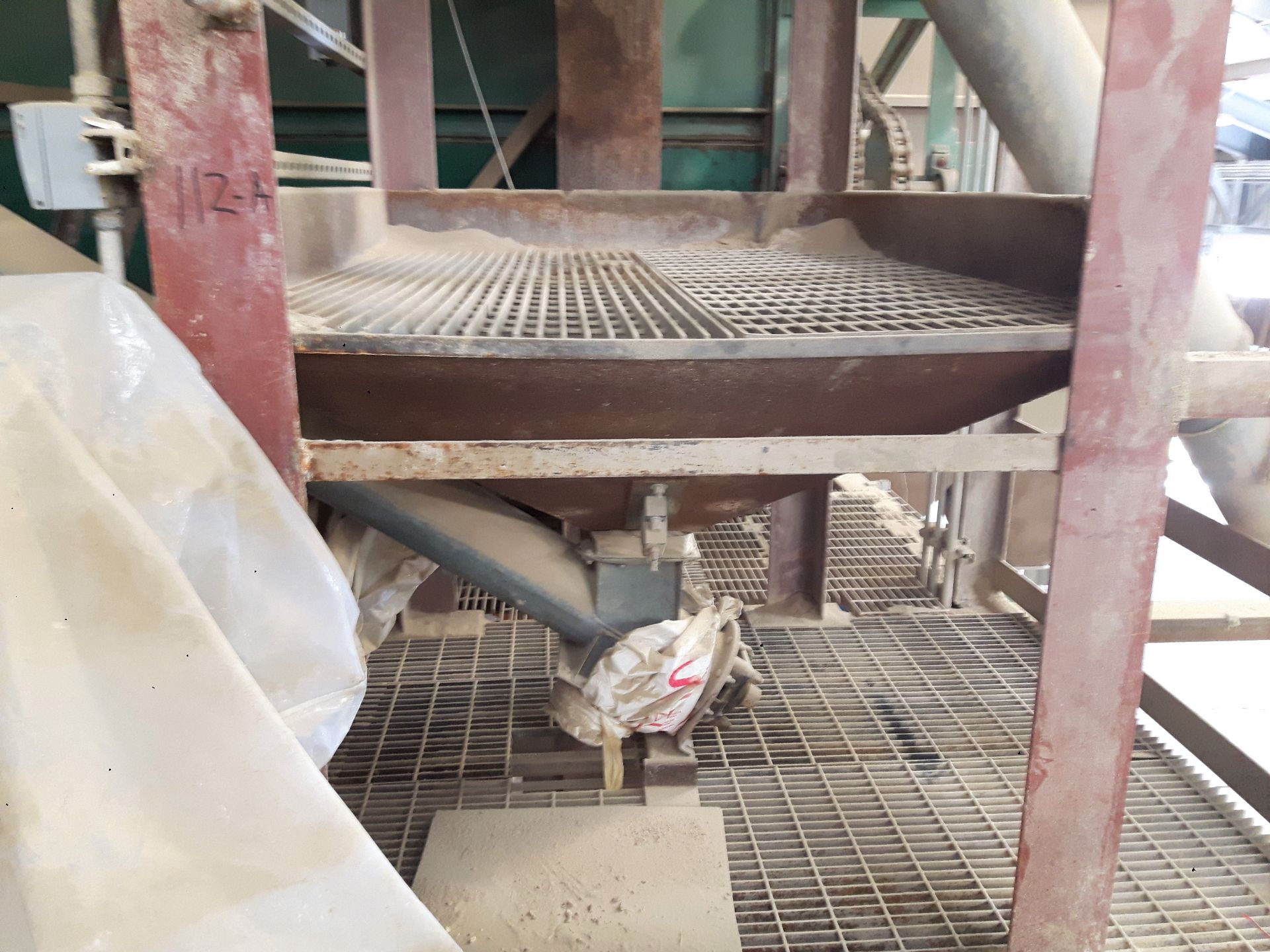 FEED HOPPER WITH GRATE 68"x48" [AVAILABLE TO REMOVE 3/18/19]