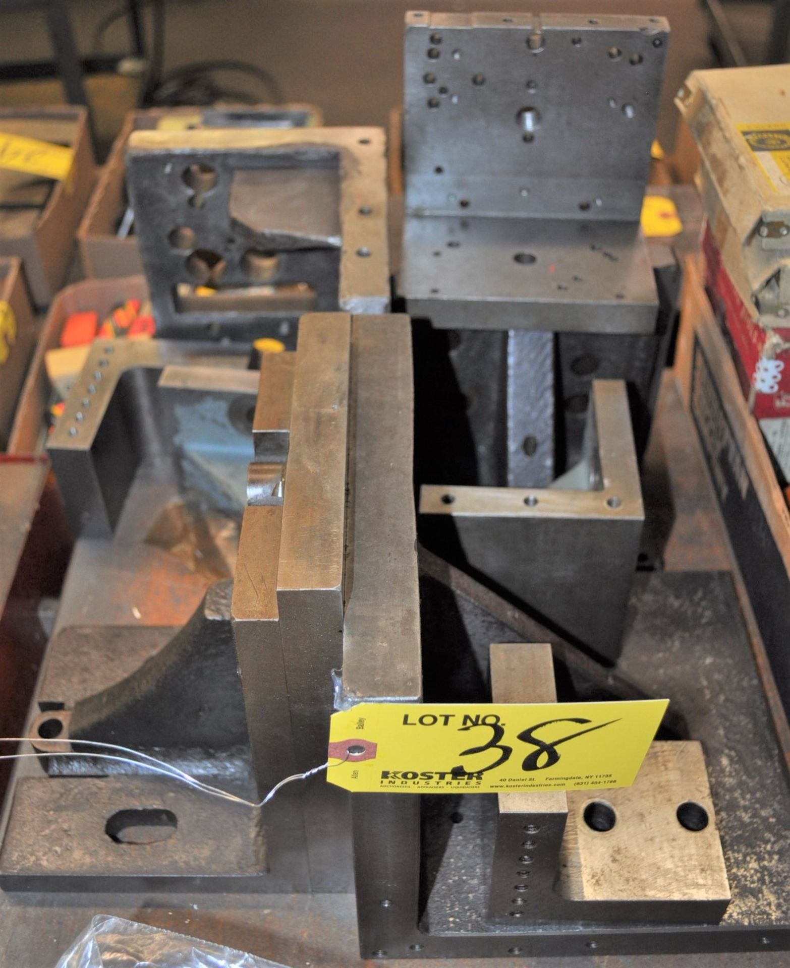LOT OF ASSORTED ANGLE PLATES