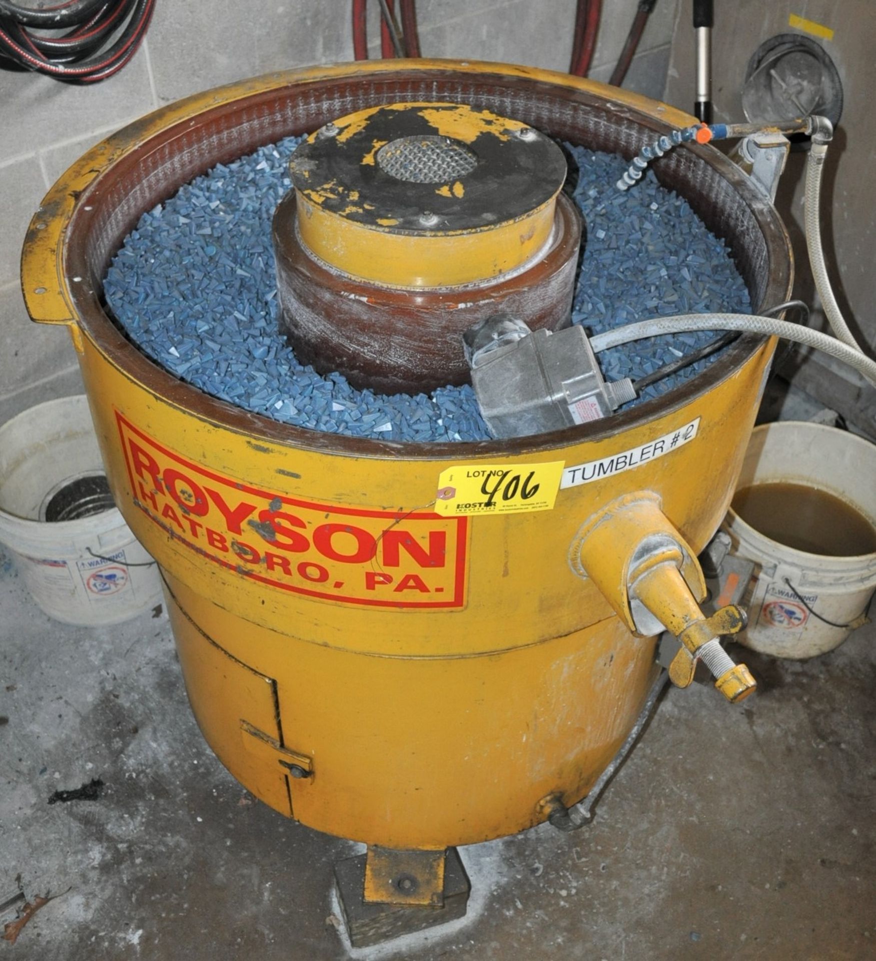 ROYSON VIBRATORY FINISHING MILL, 28" DIAMETER & CONTROL