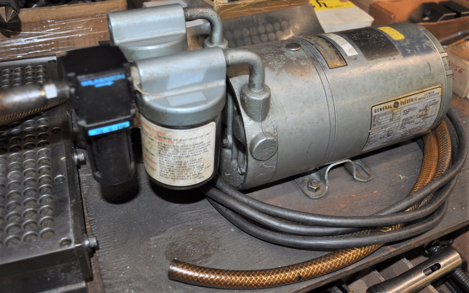 DUNHAM 6" X 12" VACUUM CHUCK WITH VACUUM PUMP - Image 2 of 2