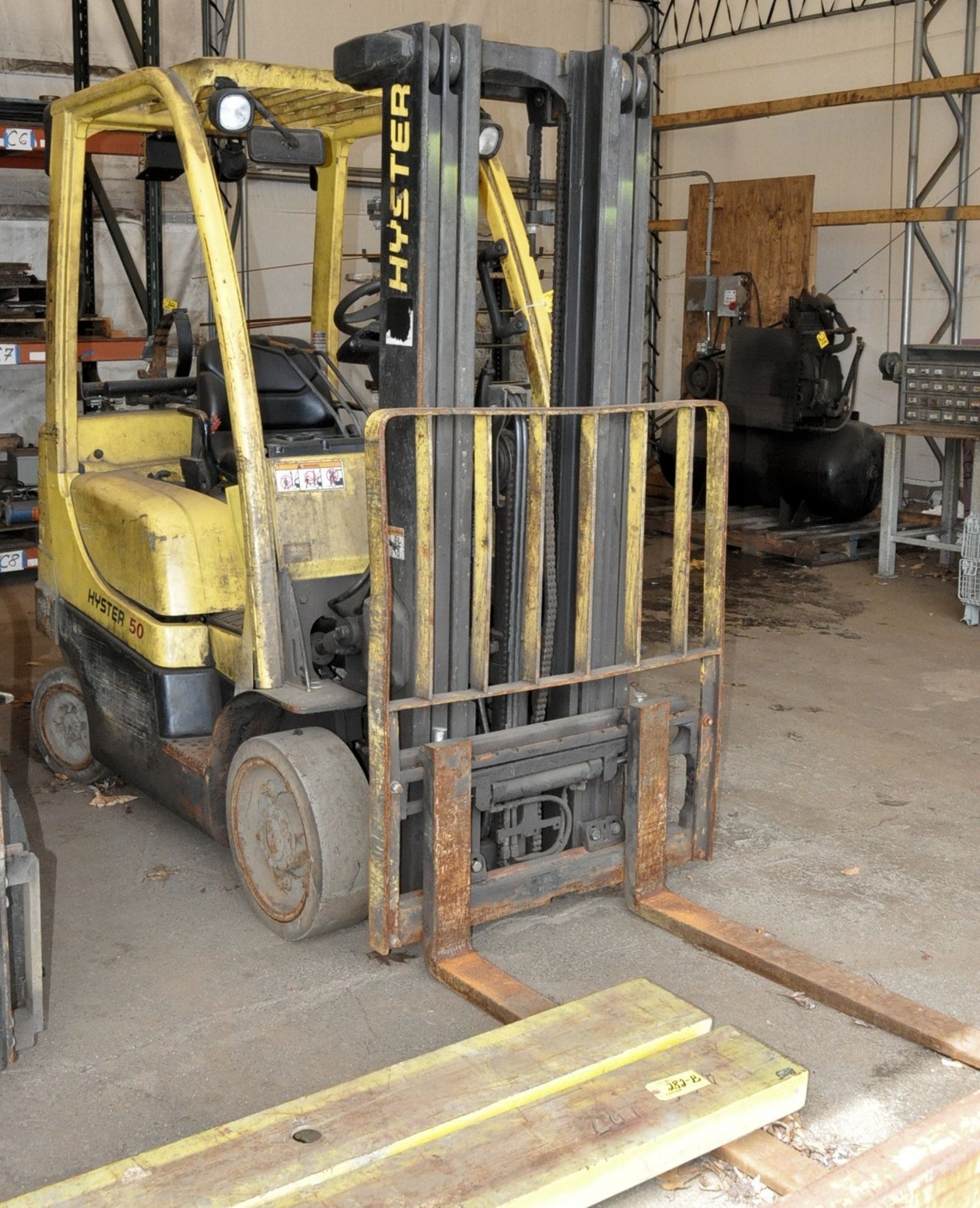 5,000 LBS. CAPACITY HYSTER S50ST PROPANE FORKLIFT TRUCK, WITH SIDE SHIFT, SOLID TIRES 189" LIFT, 3- - Image 2 of 3