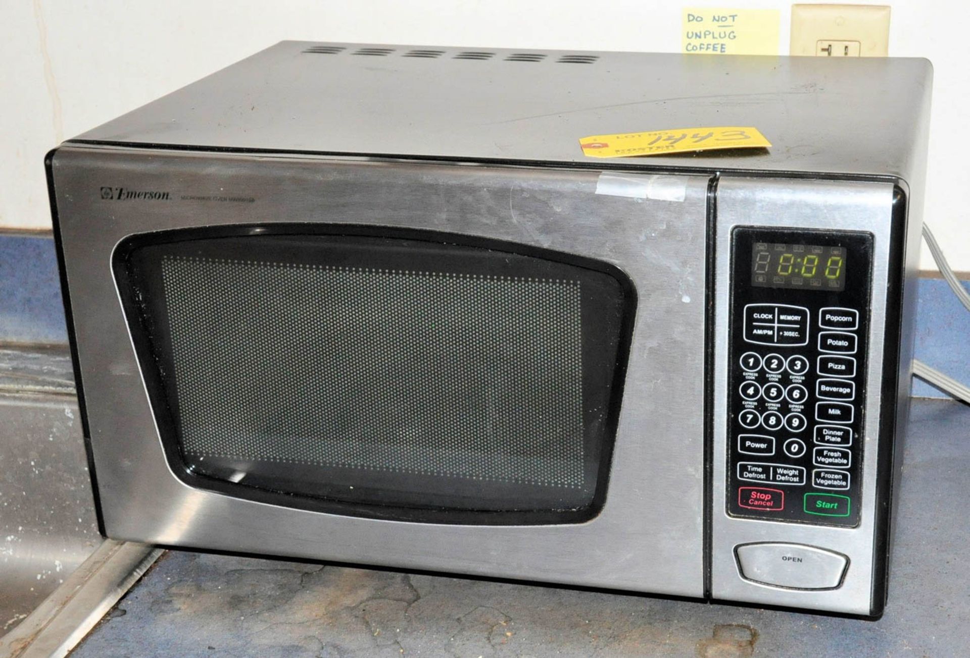 (4) MICROWAVE OVENS AND (1) TOASTER OVEN - Image 2 of 2