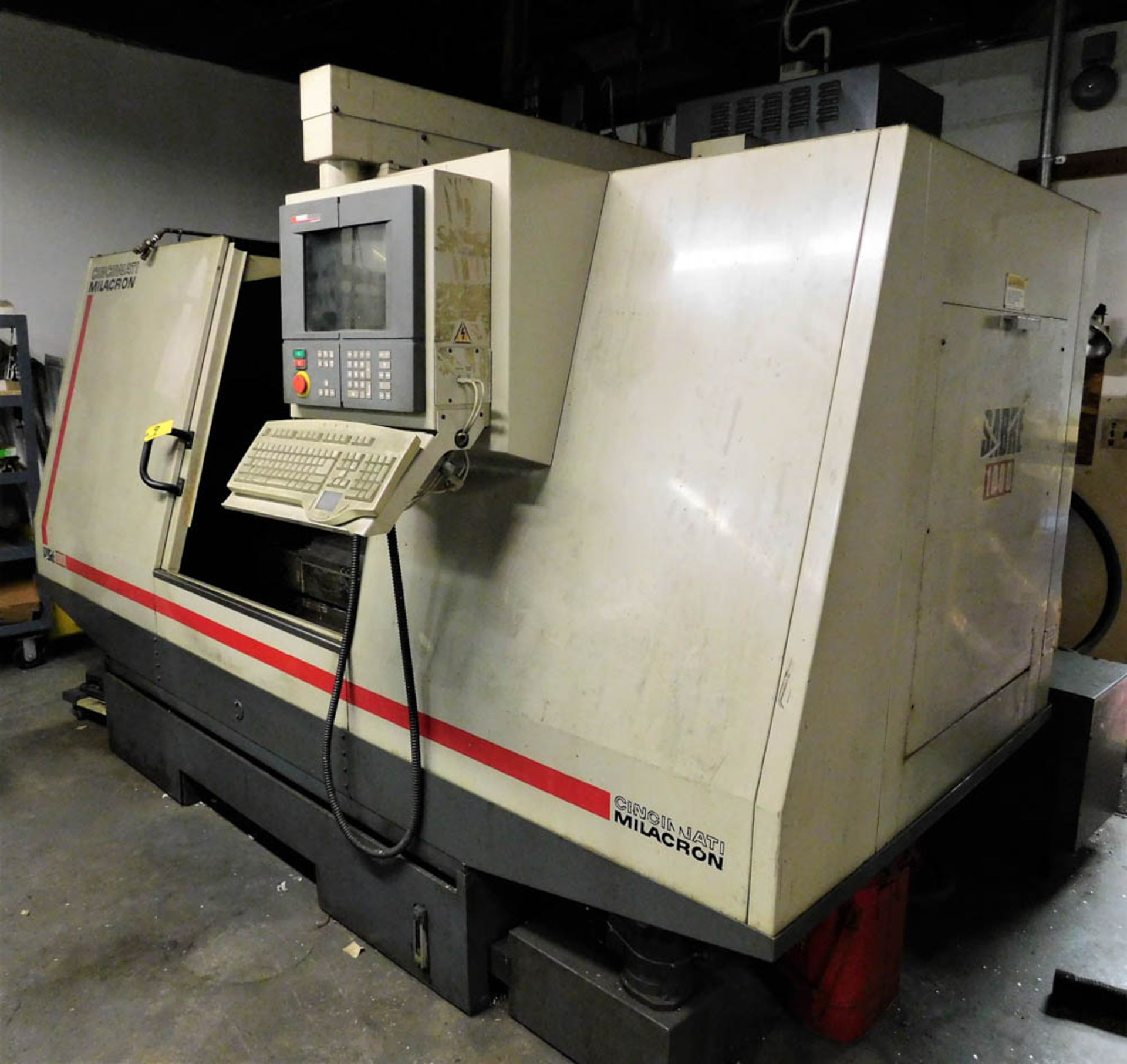 CINCINATTI MILACRON SABER 1000 CNC VERTICAL MACHINING CENTER, 40 TAPER SPINDLE, CINCINATTI