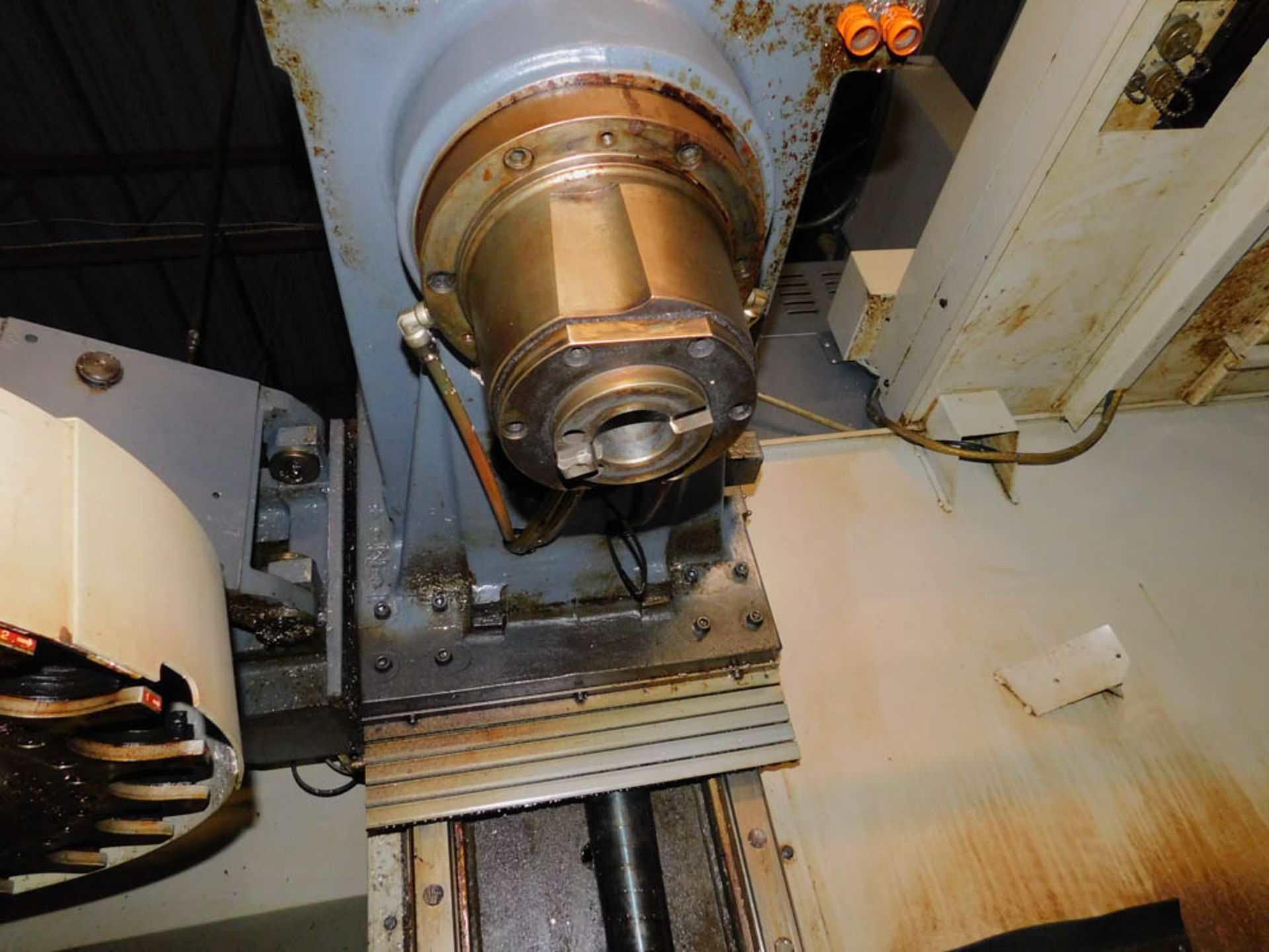 CINCINATTI MILACRON SABER 1000 CNC VERTICAL MACHINING CENTER, 40 TAPER SPINDLE, CINCINATTI - Image 6 of 8