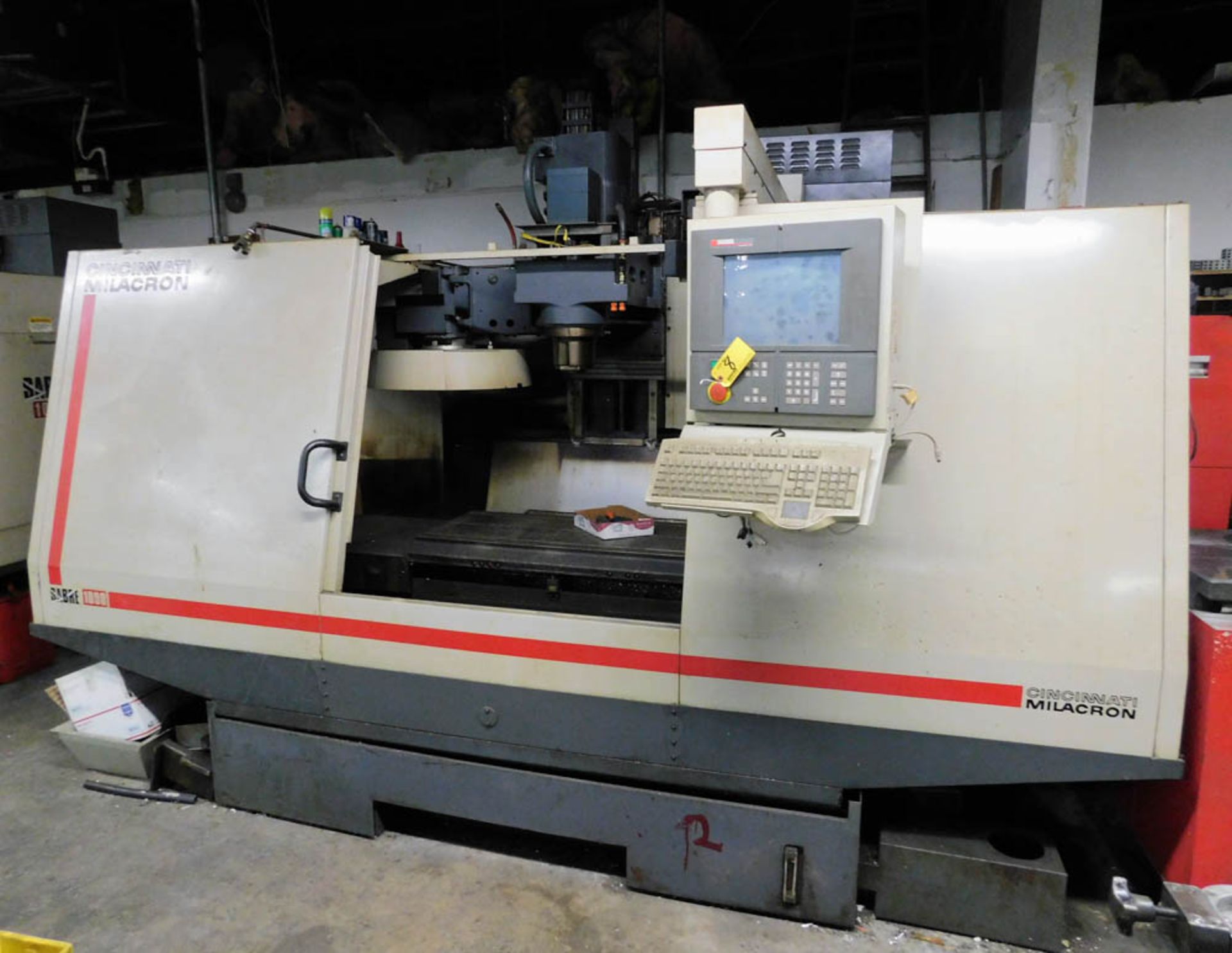 CINCINATTI MILACRON SABER 1000 CNC VERTICAL MACHINING CENTER, 40 TAPER SPINDLE, CINCINATTI