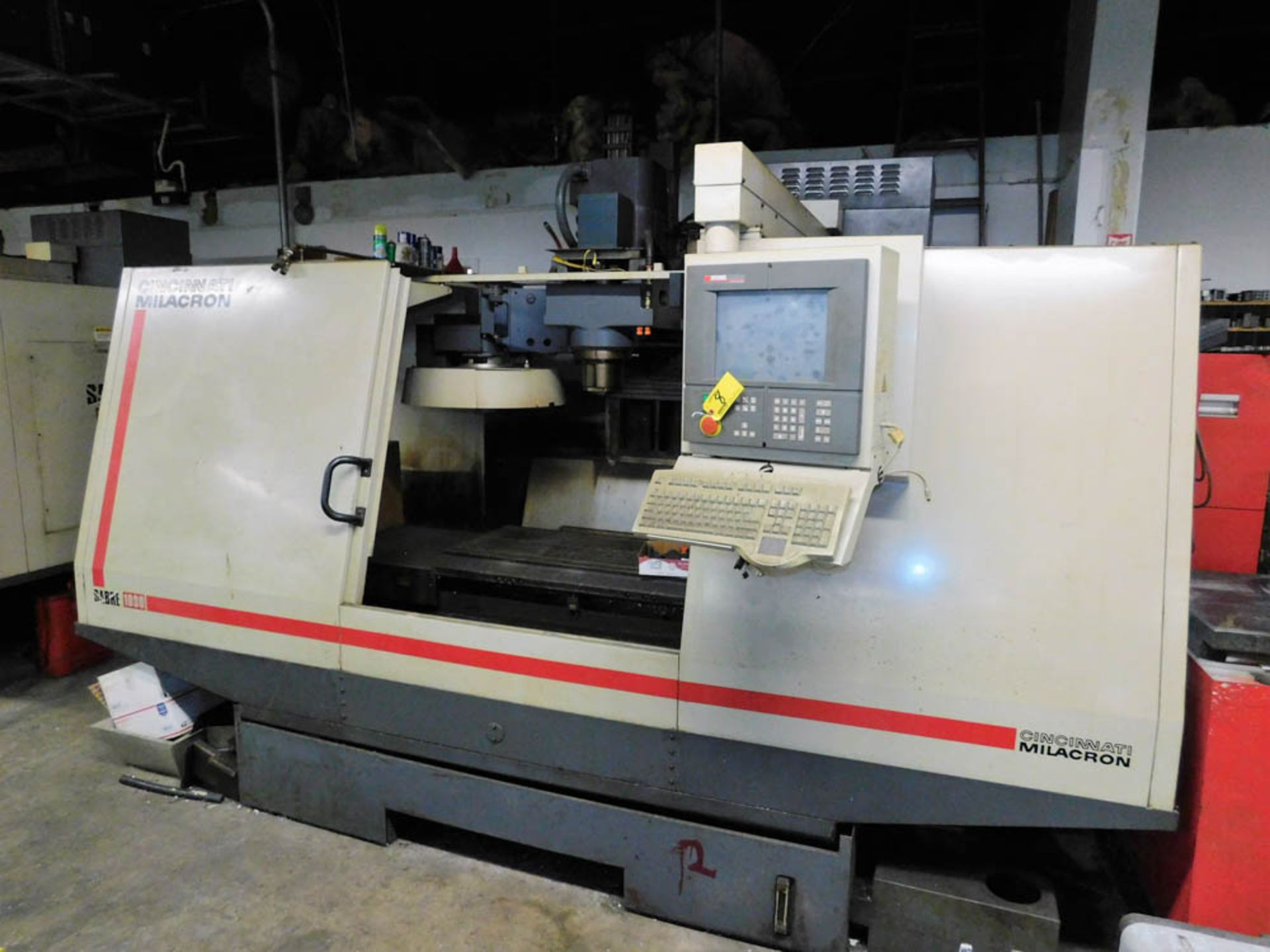 CINCINATTI MILACRON SABER 1000 CNC VERTICAL MACHINING CENTER, 40 TAPER SPINDLE, CINCINATTI - Image 8 of 8