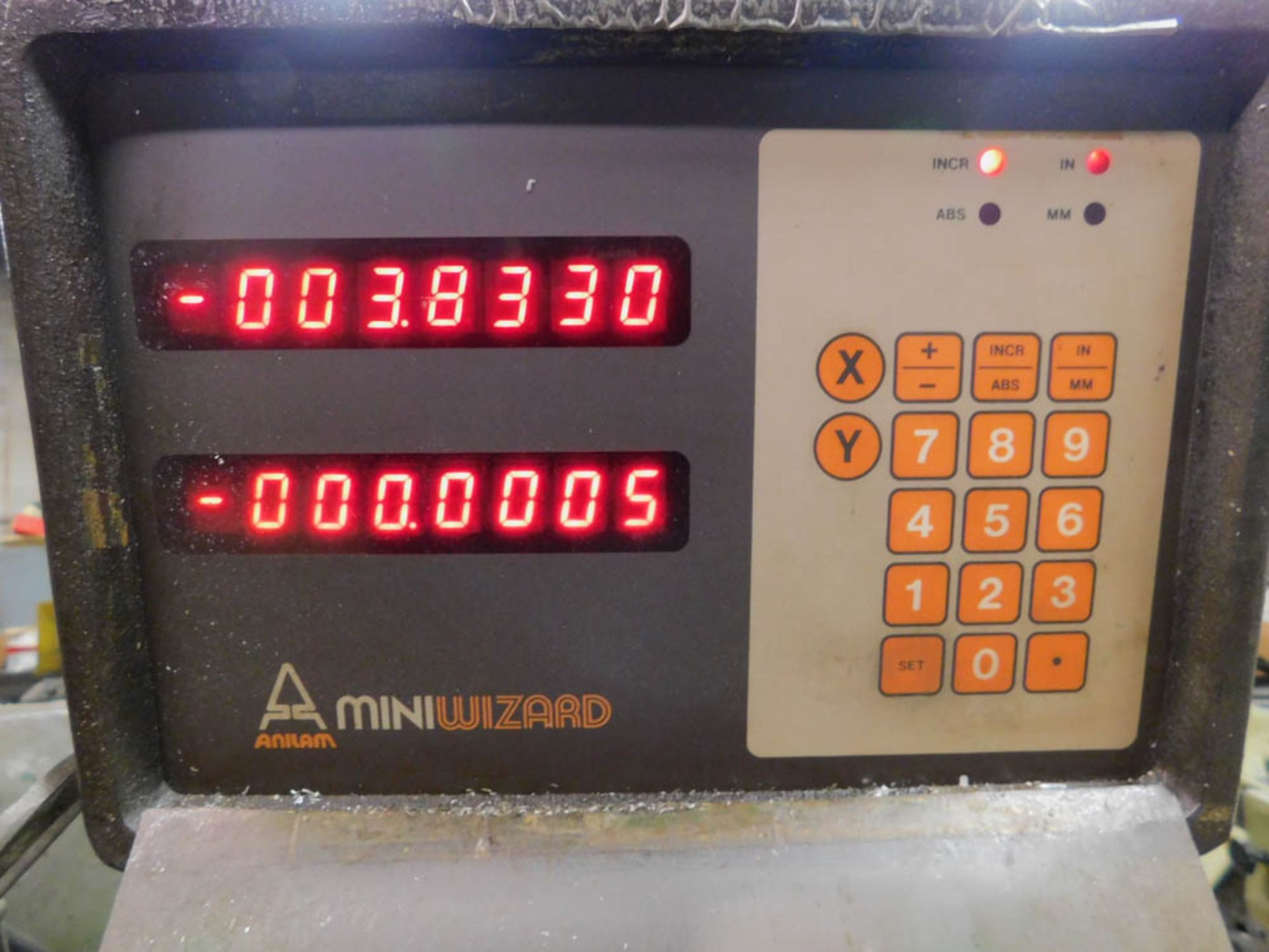 SUPERMAX KNEE TYPE VERTICAL MILLING MACHINE, 60-4200RPM, 2HP MOTOR, 9" X 49" SERVO POWER FEED TABLE, - Image 2 of 4