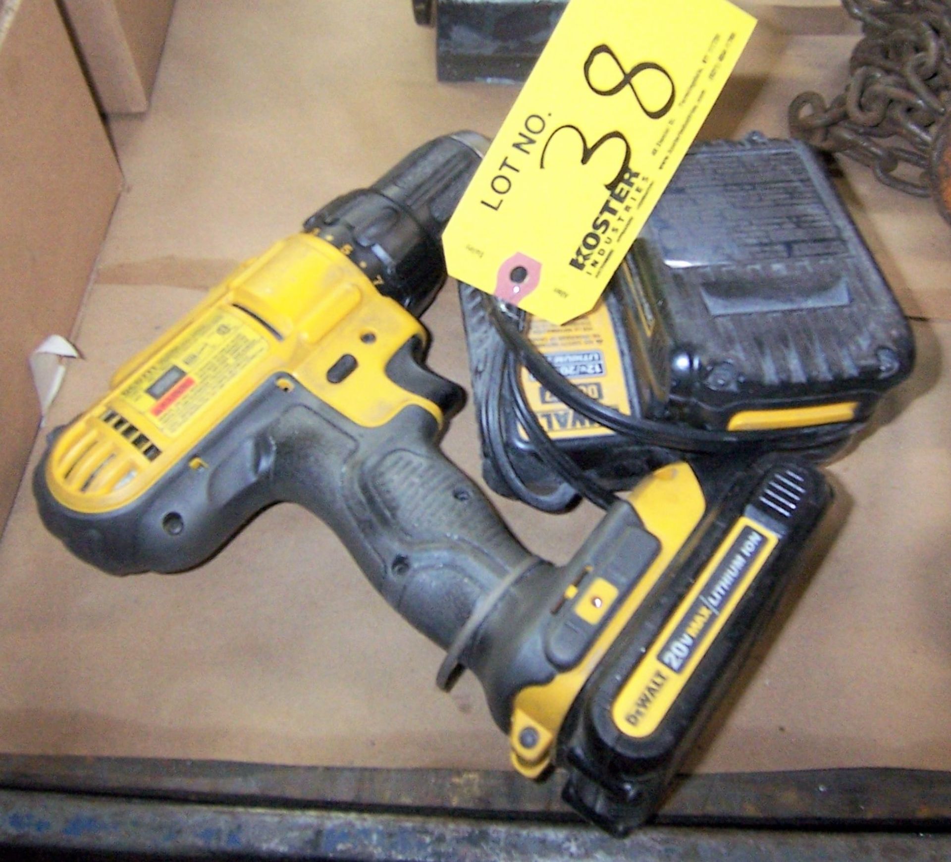 DEWALT BATTERY OPERATED DRILL WITH CHARGER