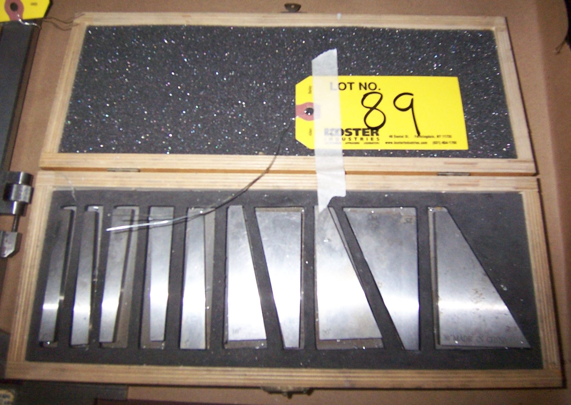 SET OF ANGLE GAGES