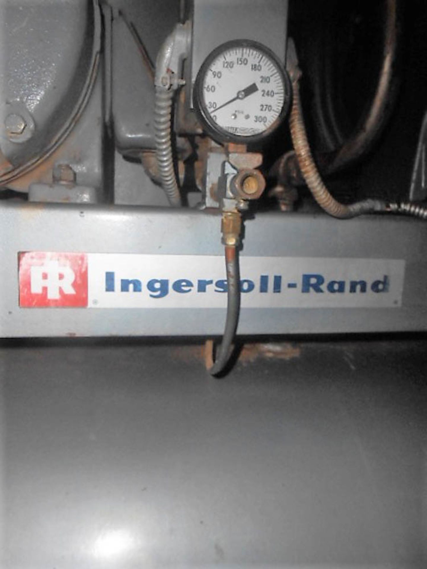 INGERSOLL RAND 20HP TYPE 30 2-STAGE PISTON AIR COMPRESSOR, CAPACITY: 66.5 CFM @ 175, NUMBER OF - Image 4 of 6