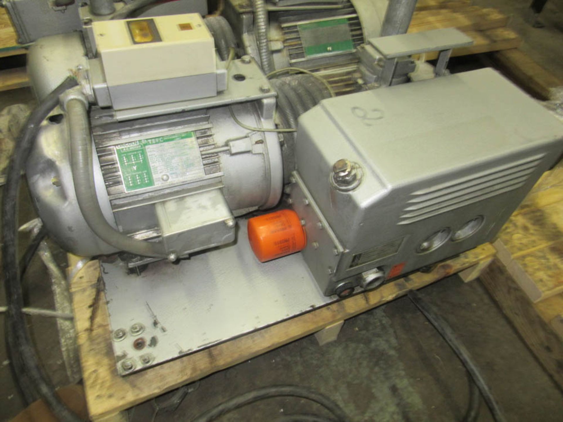 BUSCH MDL. RC900 SINGLE STAGE ROTARY VANE VACUUM PUMP, 230-460V/3PH/60HZ, MOTOR: 5 HP, 1740 RPM,