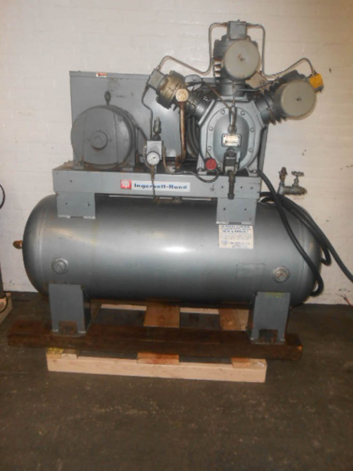 INGERSOLL RAND 20HP TYPE 30 2-STAGE PISTON AIR COMPRESSOR, CAPACITY: 66.5 CFM @ 175, NUMBER OF