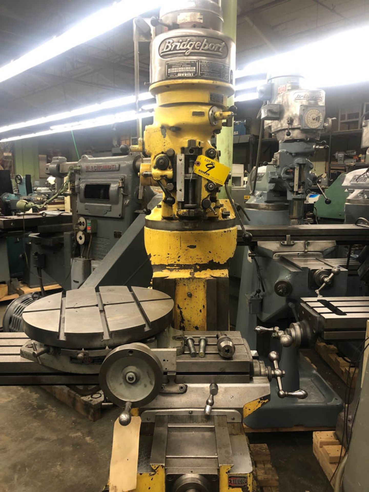 BRIDGEPORT 1HP VERTICAL MILLING MACHINE, 80-2720 RPM, 9" X 36" TABLE, S/N: 12BR 62544 (YELLOW) - Image 2 of 5