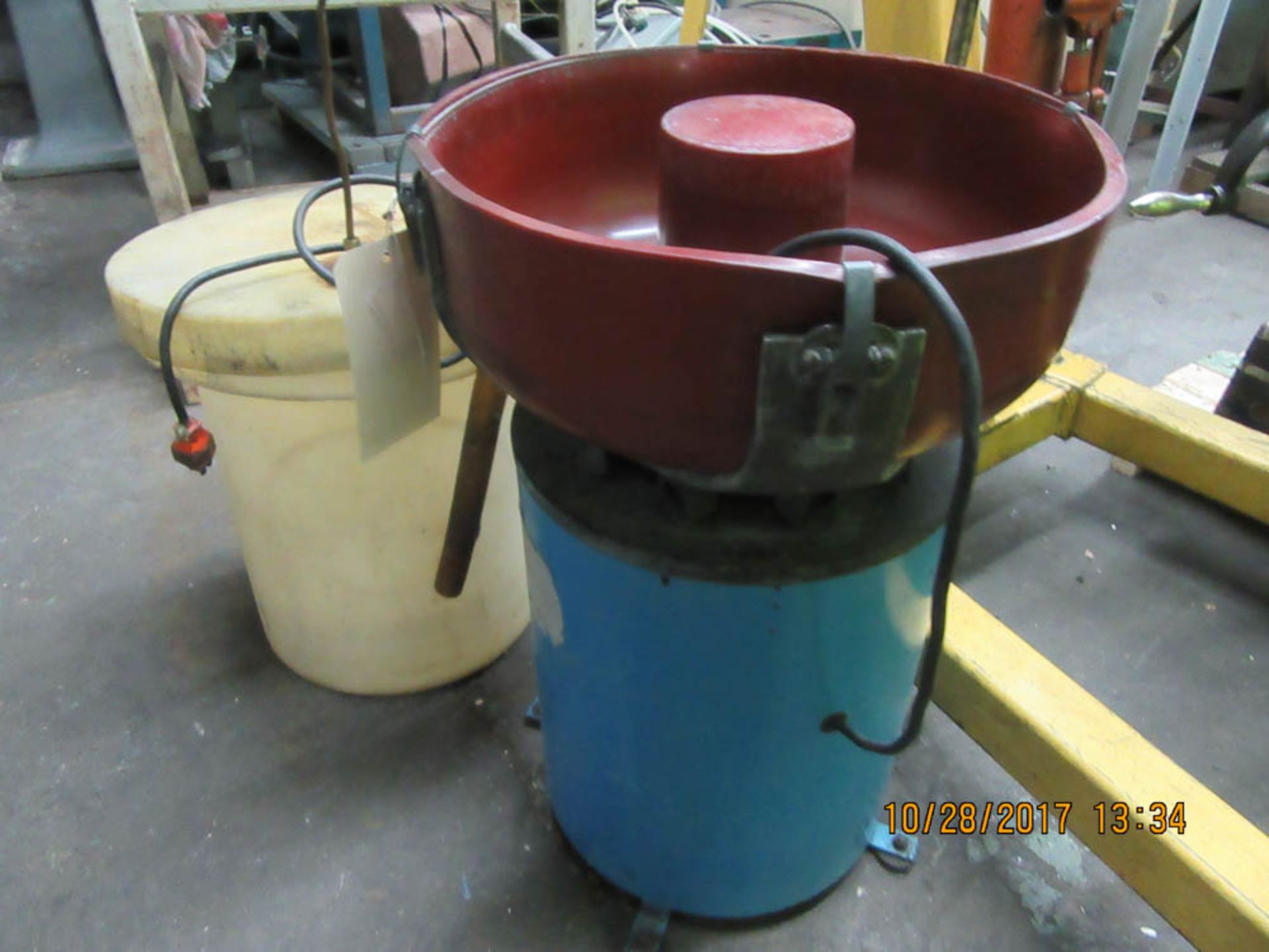 BEL-AIR MDL. FM-2000 1/2 CUBIC FOOT VIBRATORY TUMBLING / DEBURRING MACHINE, WITH STORAGE TANK & - Image 5 of 7