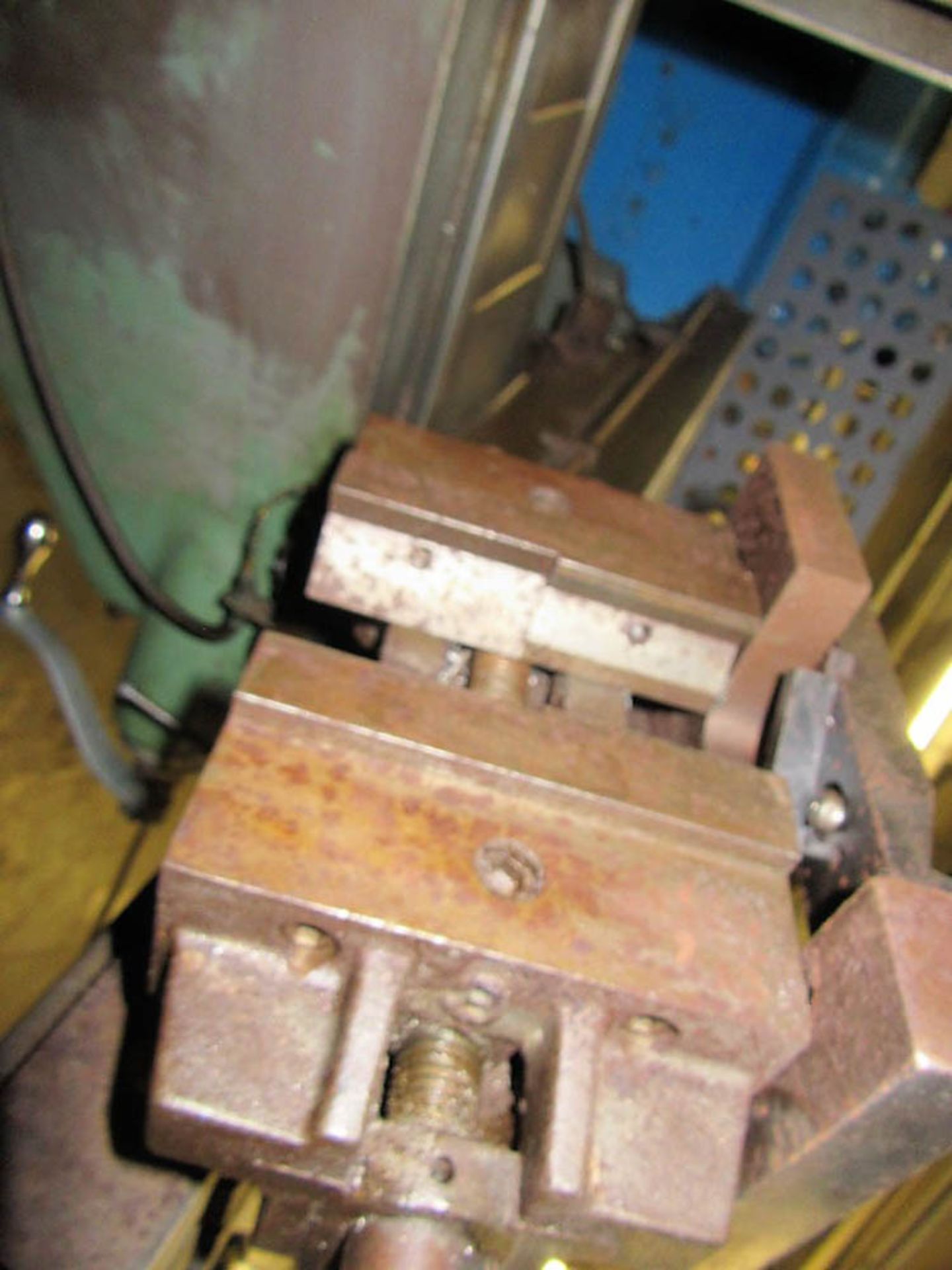 BRIDGEPORT MDL. BR2J SERIES 1, VARIABLE SPEED, 2HP RAM TYPE VERTICAL TURRET MILLING MACHINE, TABLE - Image 4 of 6