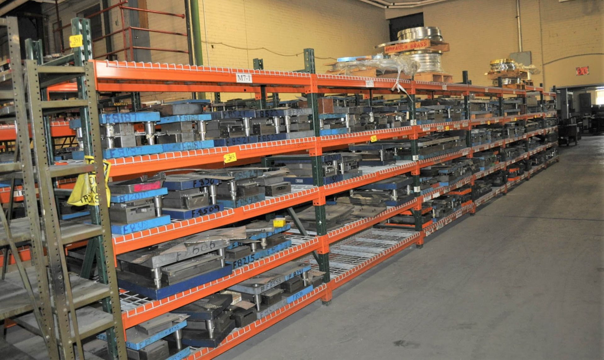 ROW OF TEAR DROP TYPE PALLET RACKING, [8] 7' HIGH X 24" DEEP UPRIGHTS, [70] 6' LONG CROSS RAILS,