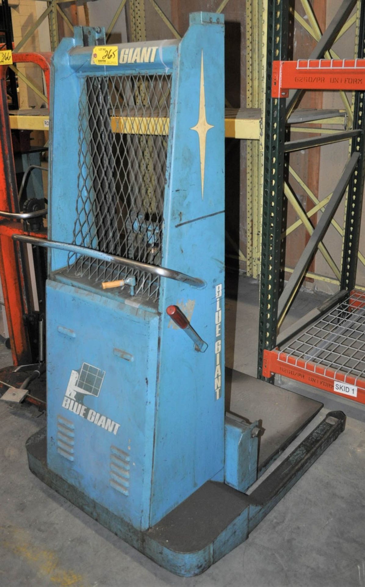 1000# CAPACITY BLUE GIANT DIE LIFT TRUCK (NEEDS BATTERY)