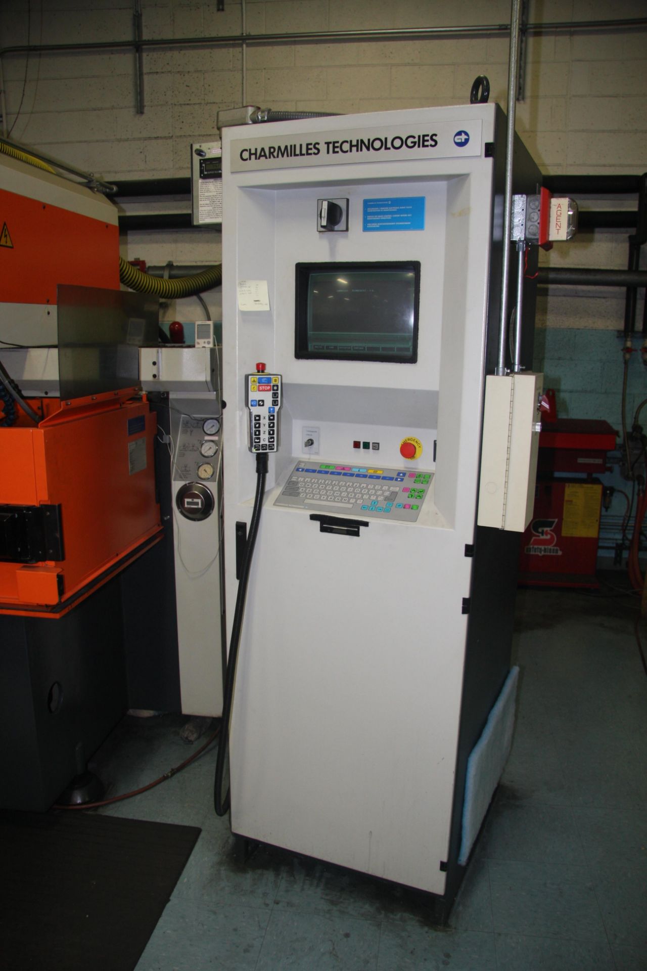 CHARMILLES ROBOFORM 40 EDM, ACCEPTS 3R TOOLING, 6-POSITION AUTOMATIC TOOL CHANGER, 12" X 18-1/2" - Image 4 of 10