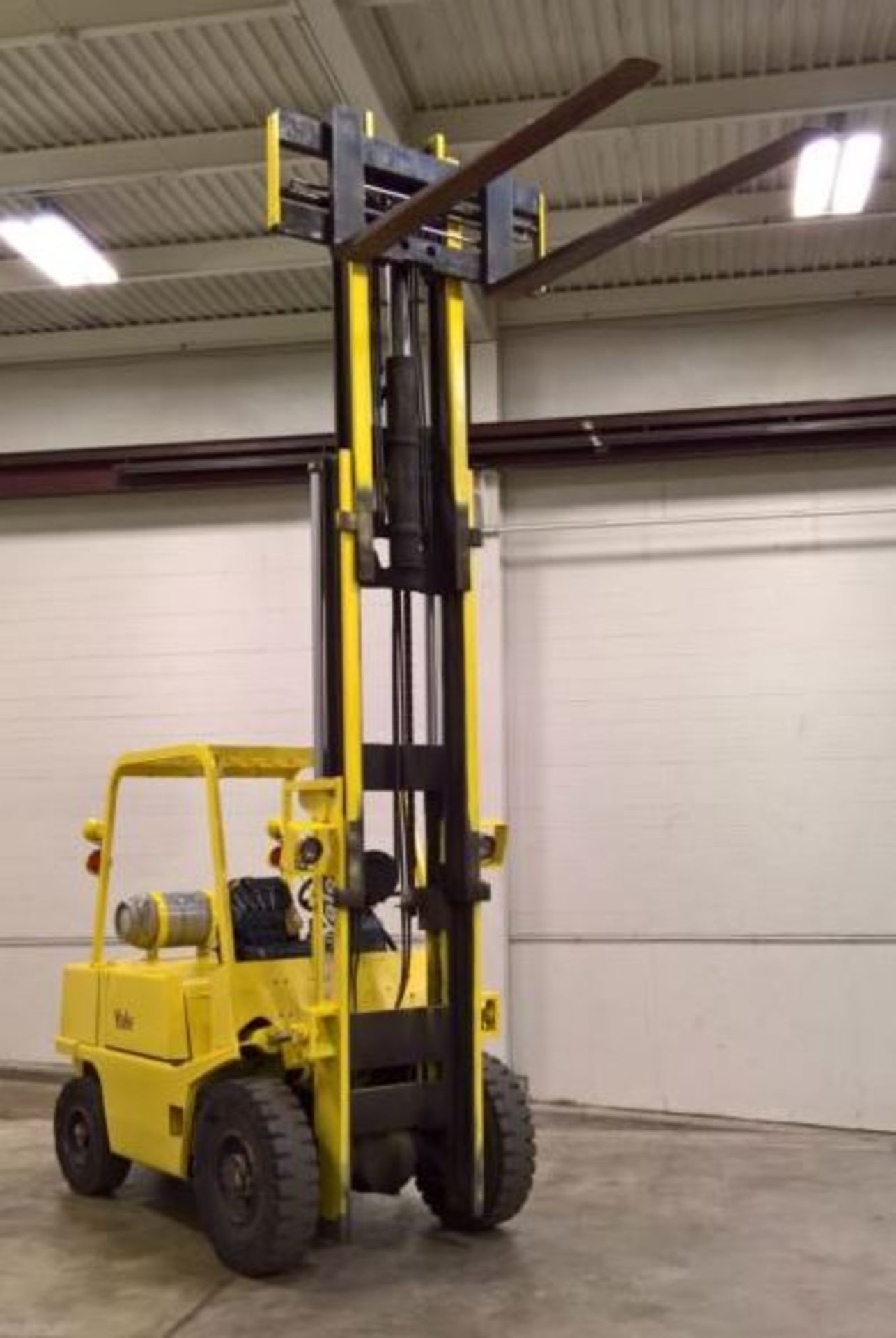 YALE MDL. GLP080LCNSBE083 (LPG) FORK TRUCK, 8000# MAX LIFTING CAPACITY, 170” MAX LIFT HEIGHT - Image 2 of 8