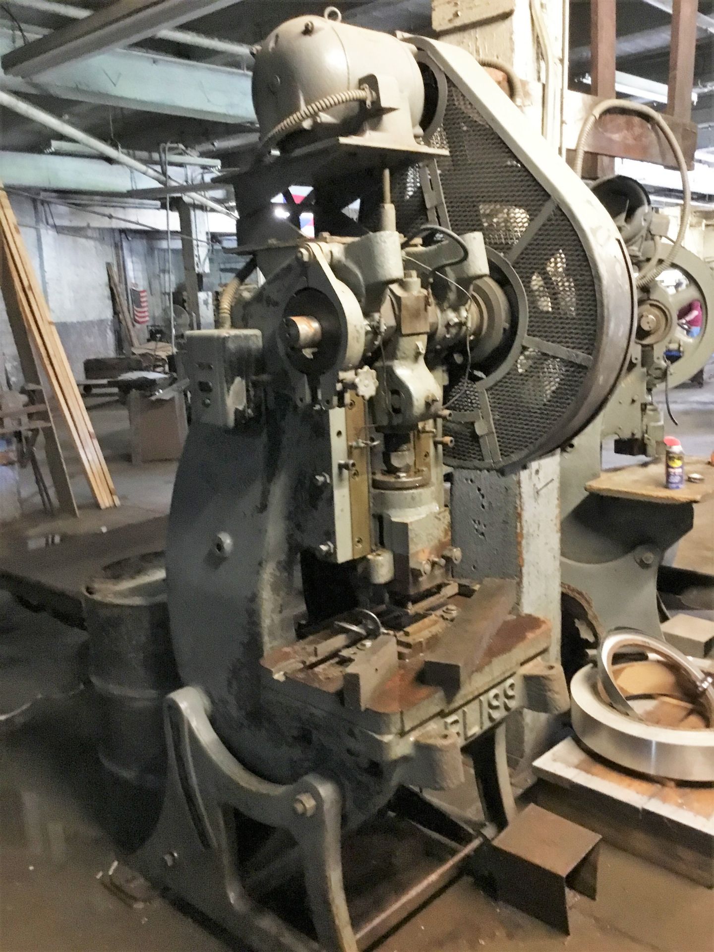 BLISS MDL. #20C 32 TON MECHANICAL CLUTCH FLYWHEEL TYPE OBI PRESS, WITH 18-1/2” X 26-1/2” BED, 2-1/2”