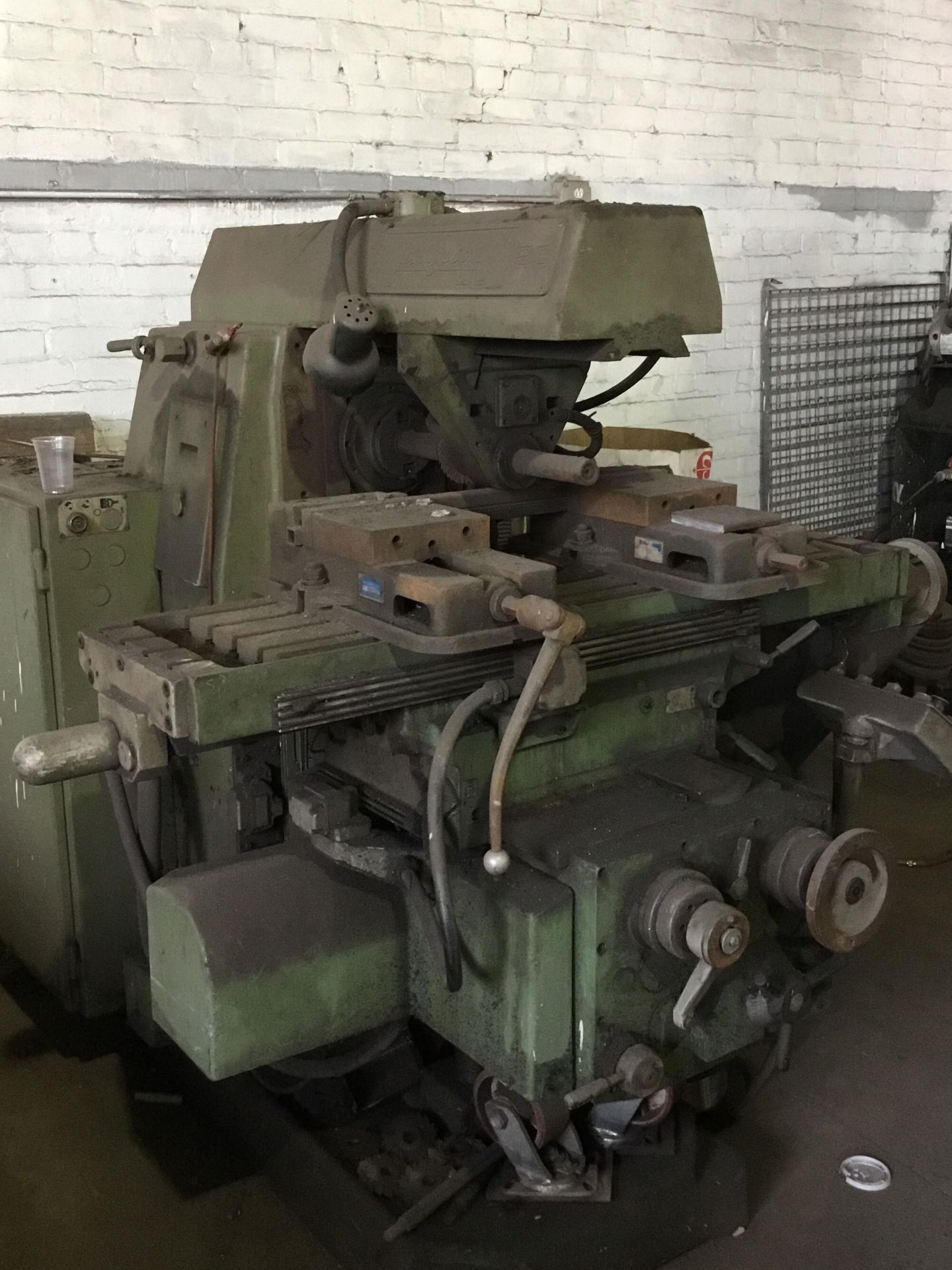 Bridgeport 2S Mdl. 3051D1130 Plain Horizontal Knee Type Milling Machine