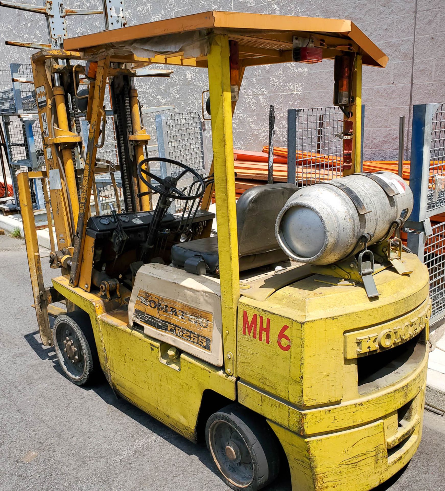 Komatsu Model FG25S-4 5,000# Capacity Forklift Truck - Image 2 of 4