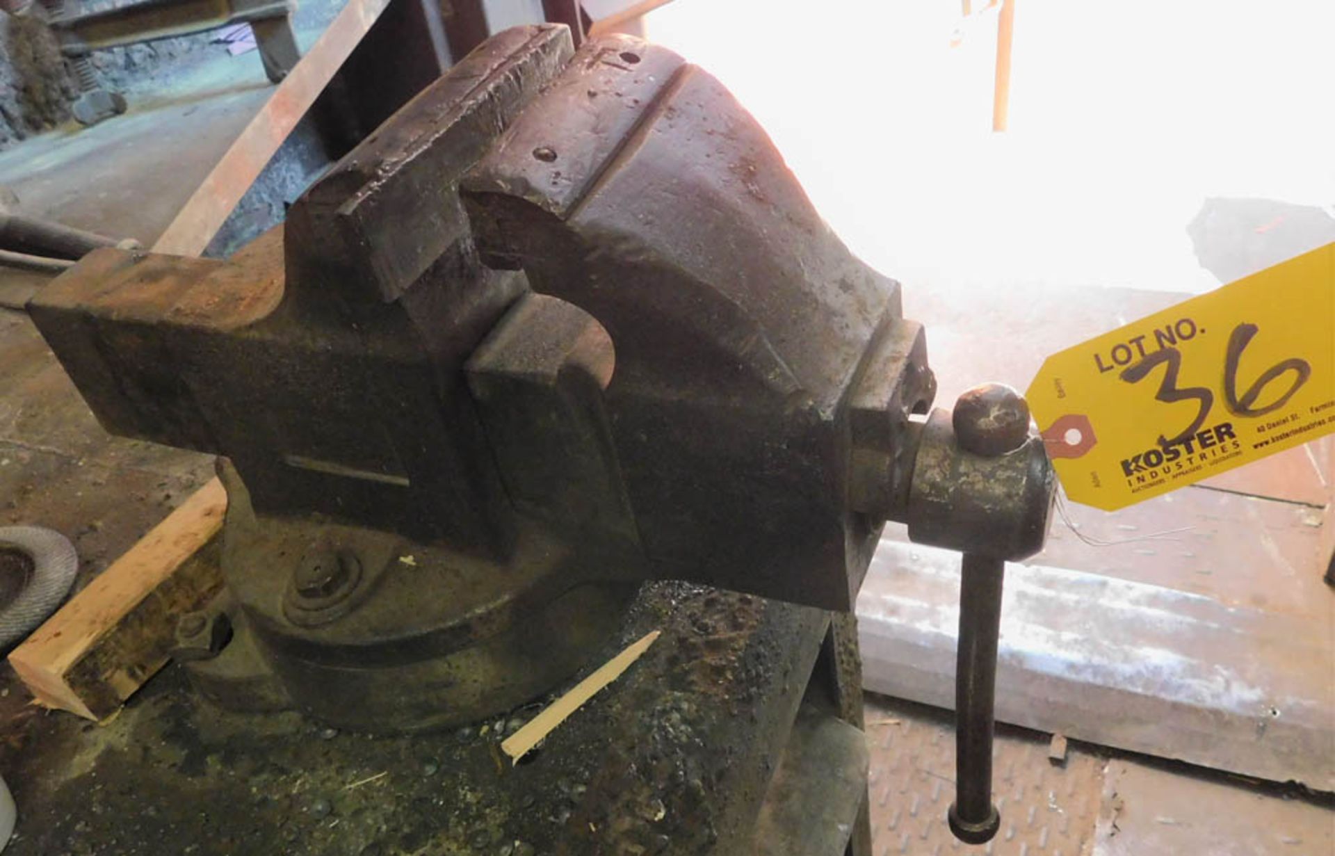 4" BENCH VISE BY UNION MFG