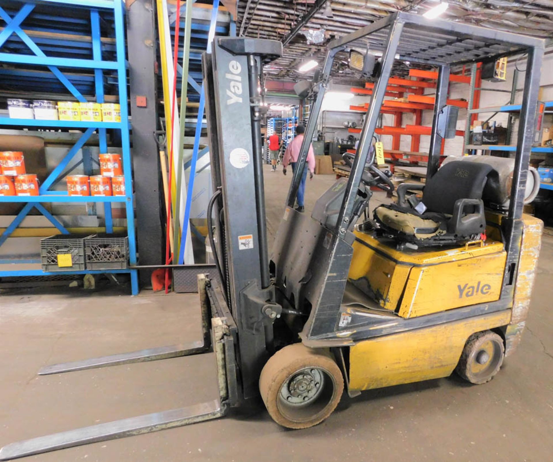 YALE 4000# CAPACITY LPG POWERED FORKLIFT, 3-STAGE MAST, 171.3" REACH, SIDE SHIFT, SOLID TIRES, 40"