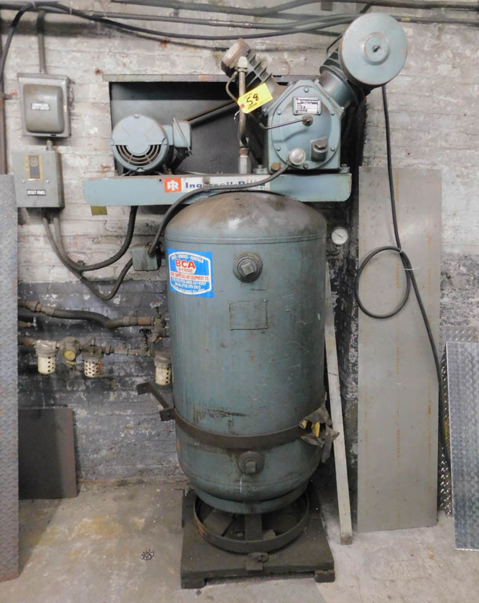 INGERSOLL RAND MDL. V253N5 TYPE 30 2-STAGE PISTON TYPE VERTICAL TANK AIR COMPRESSOR, S/N: 276701